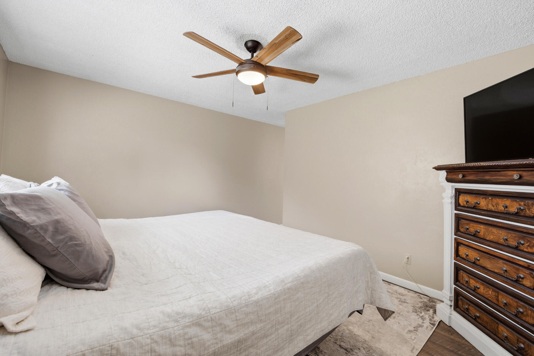 3113 W Whitendale Ave, Visalia, CA 93277