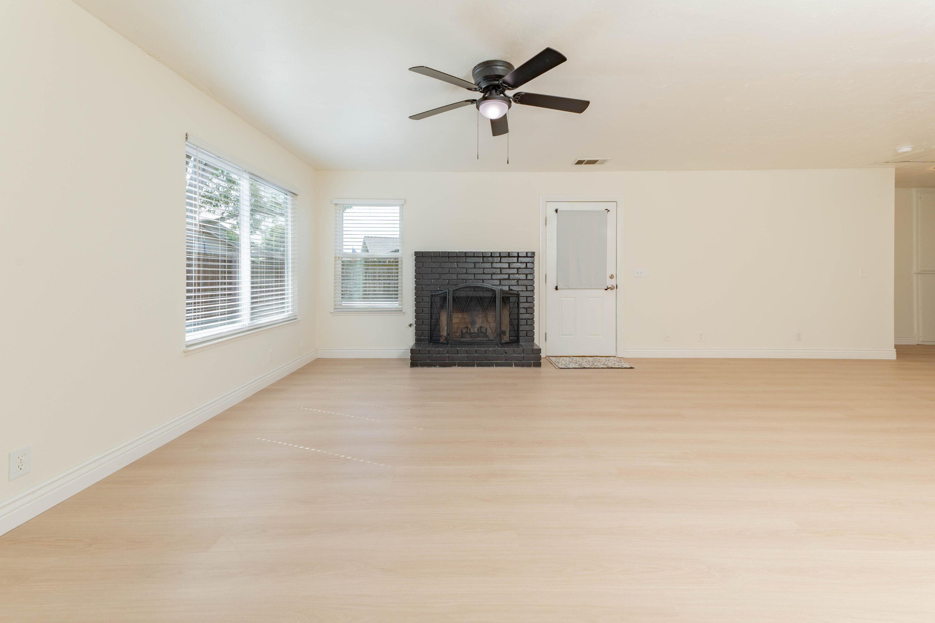 797 Elderwood Ln, Lemoore, CA 93245