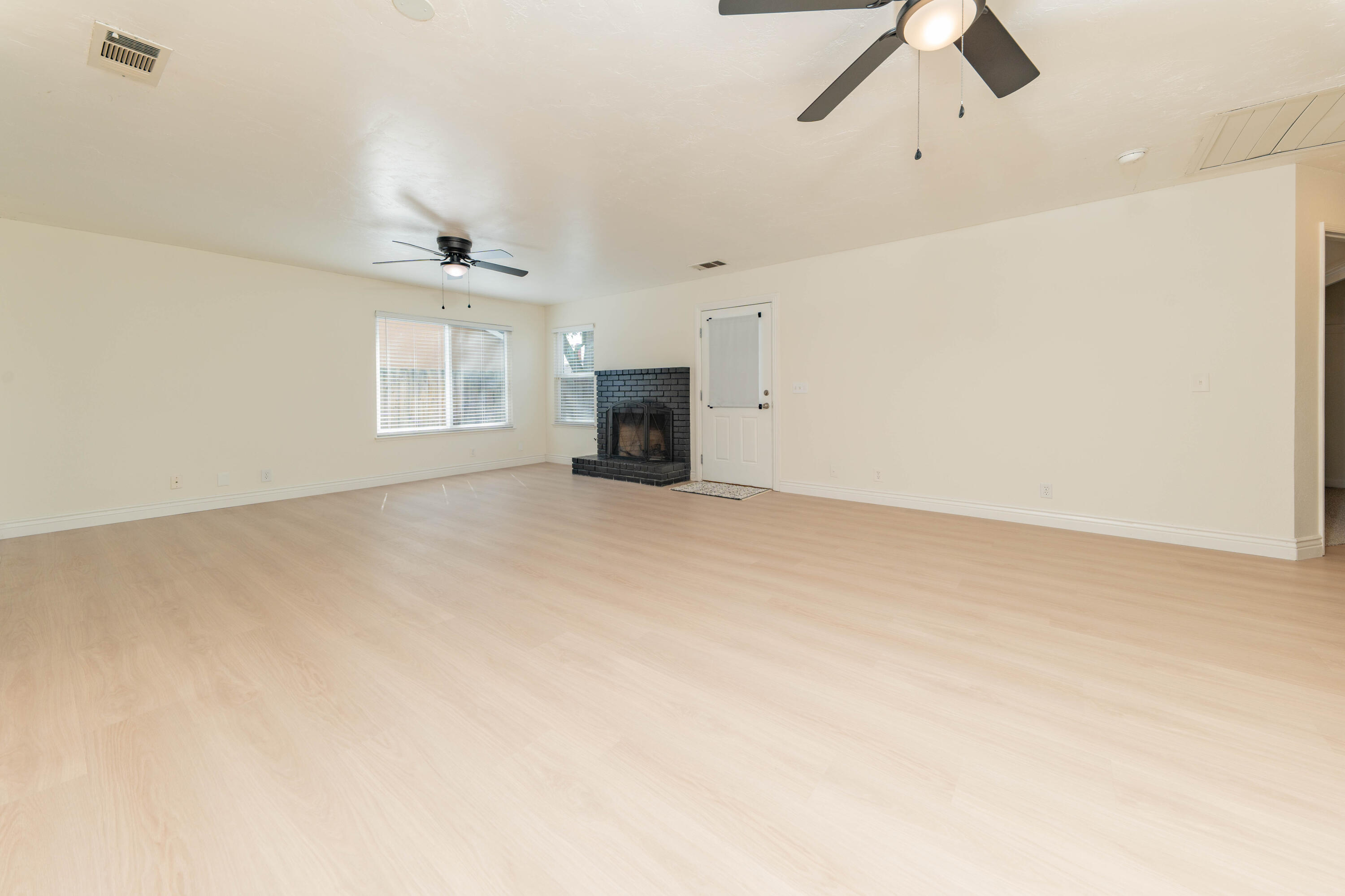 797 Elderwood Ln, Lemoore, CA 93245