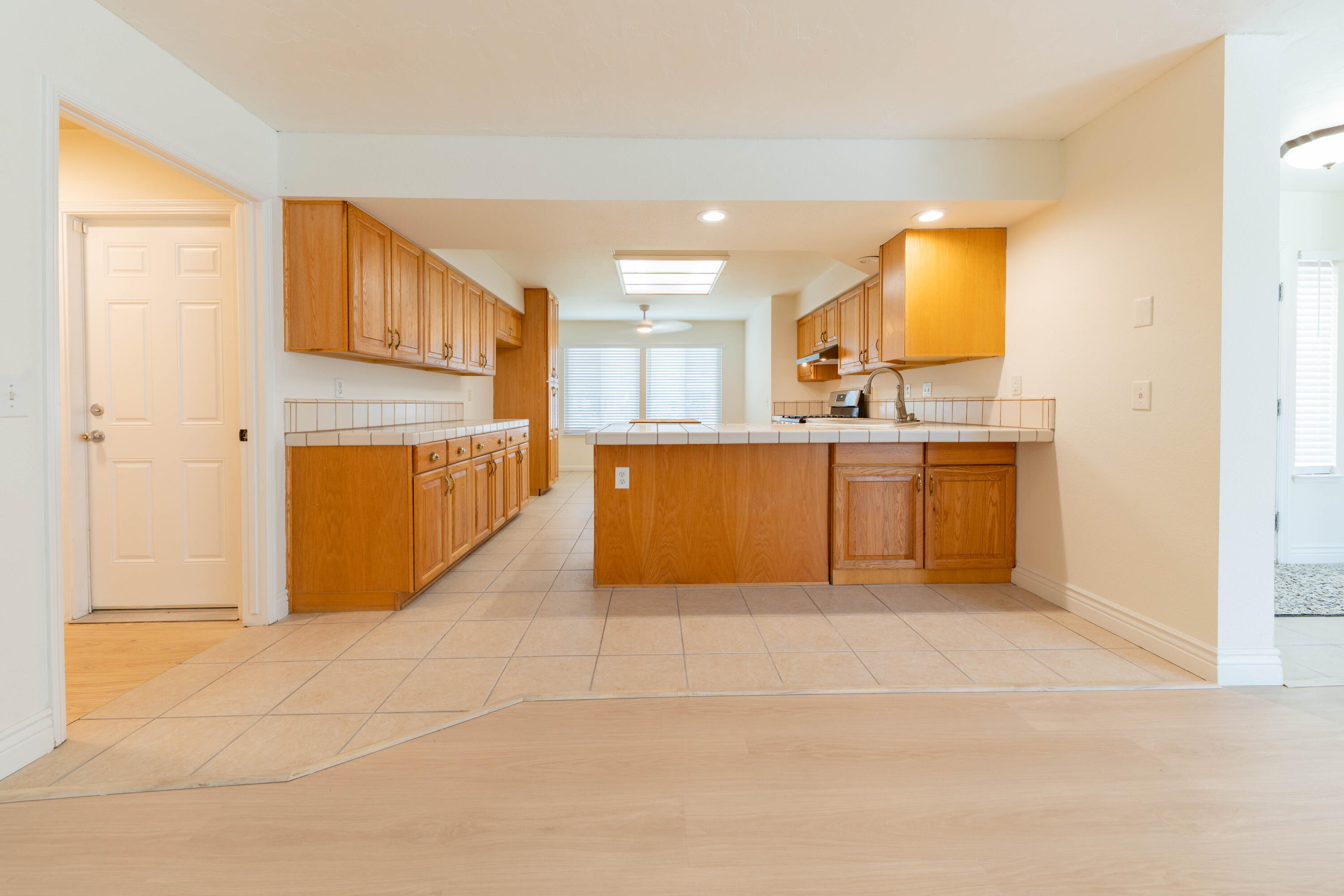 797 Elderwood Ln, Lemoore, CA 93245