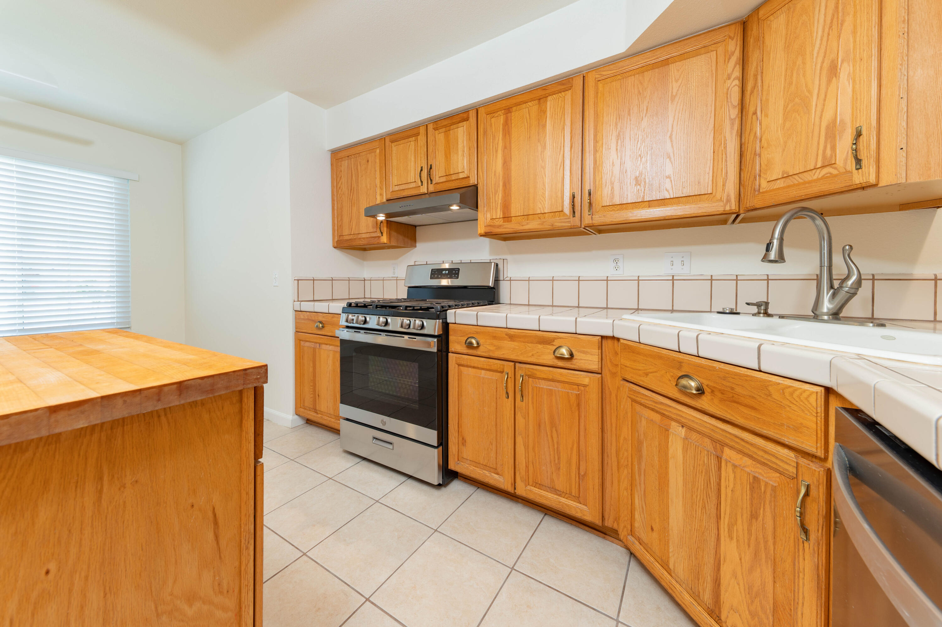 797 Elderwood Ln, Lemoore, CA 93245