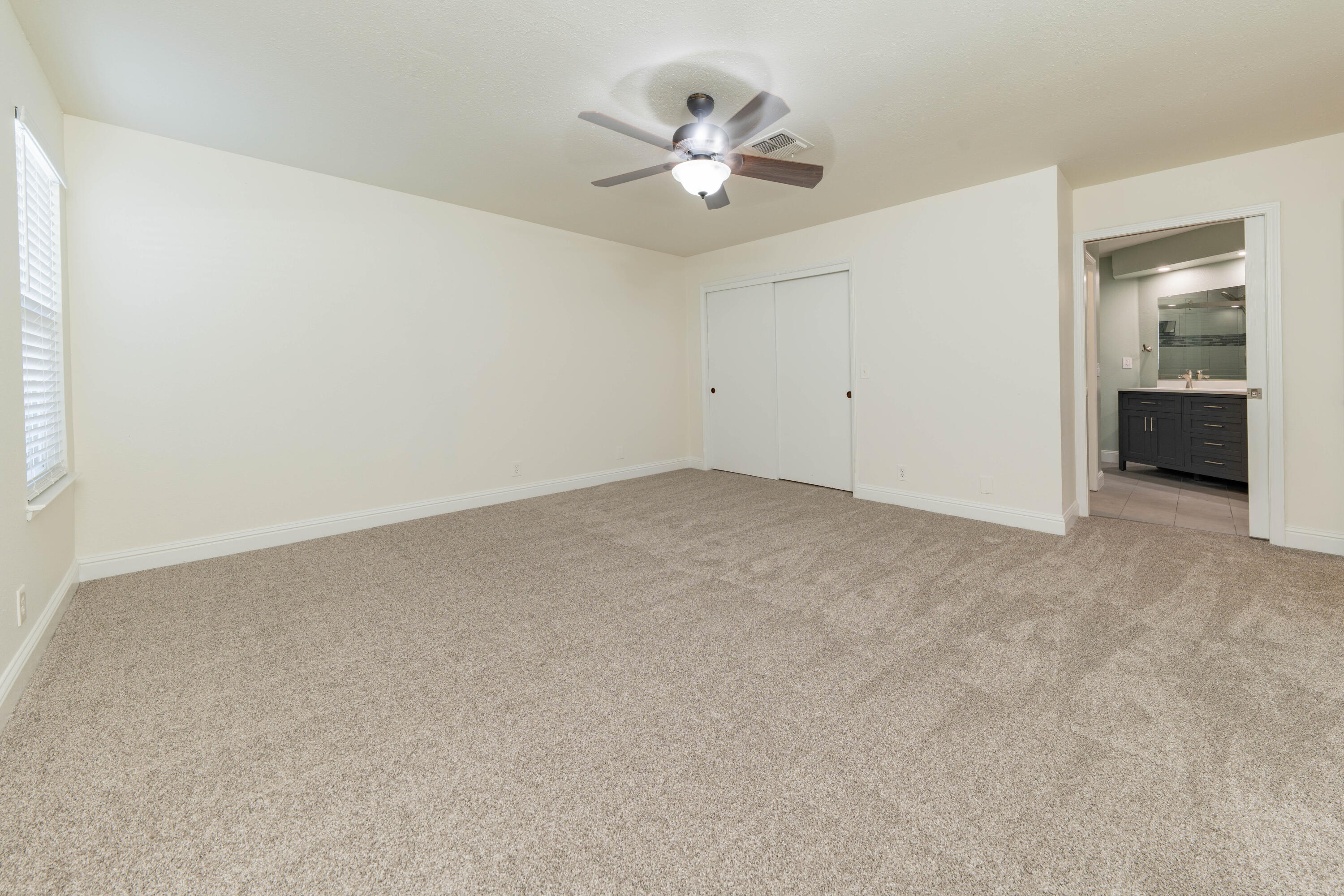 797 Elderwood Ln, Lemoore, CA 93245