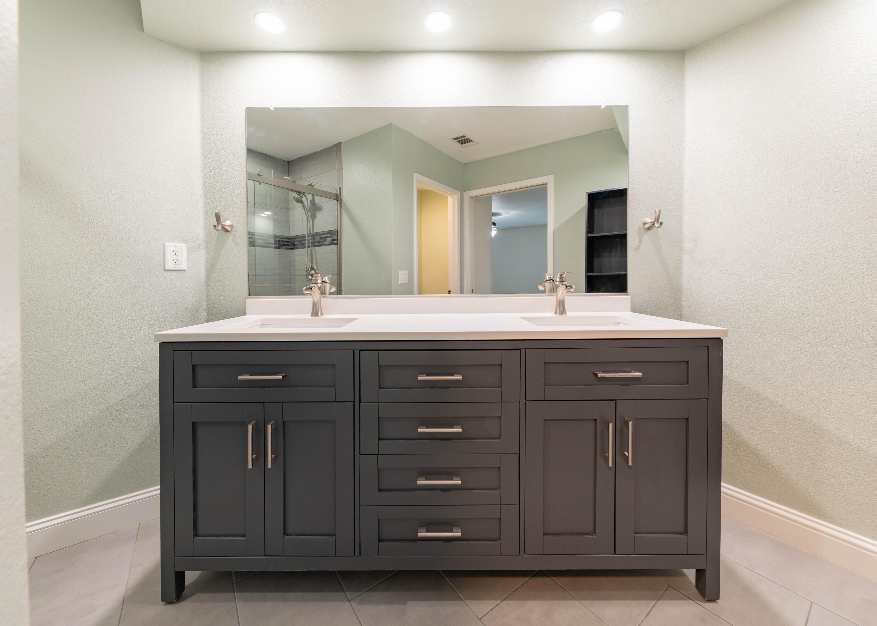 797 Elderwood Ln, Lemoore, CA 93245