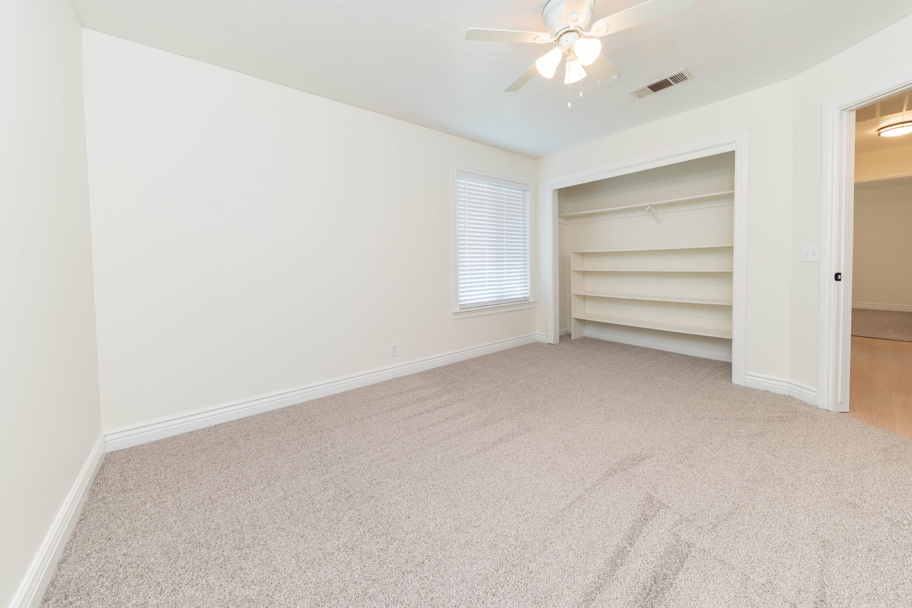 797 Elderwood Ln, Lemoore, CA 93245