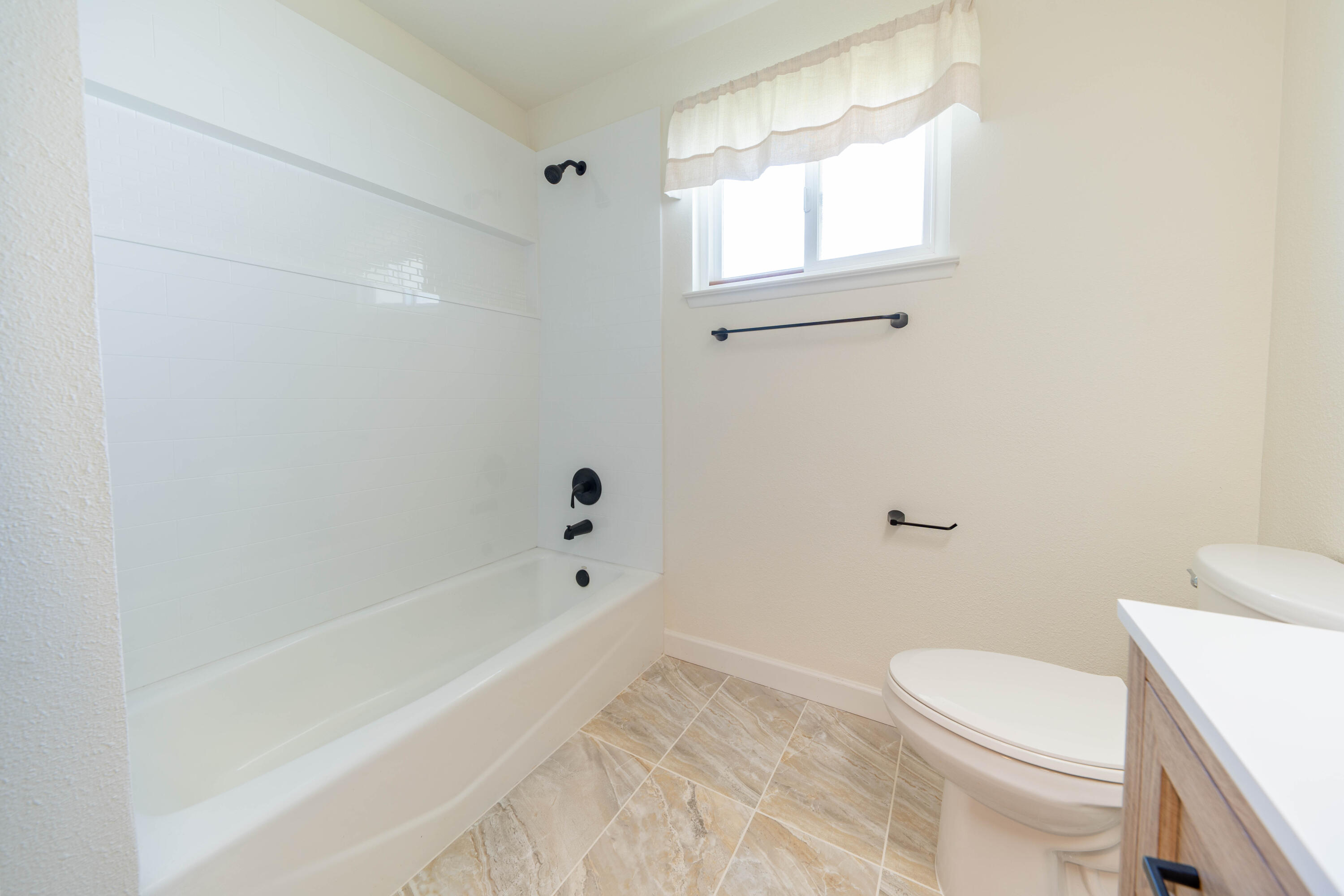 797 Elderwood Ln, Lemoore, CA 93245