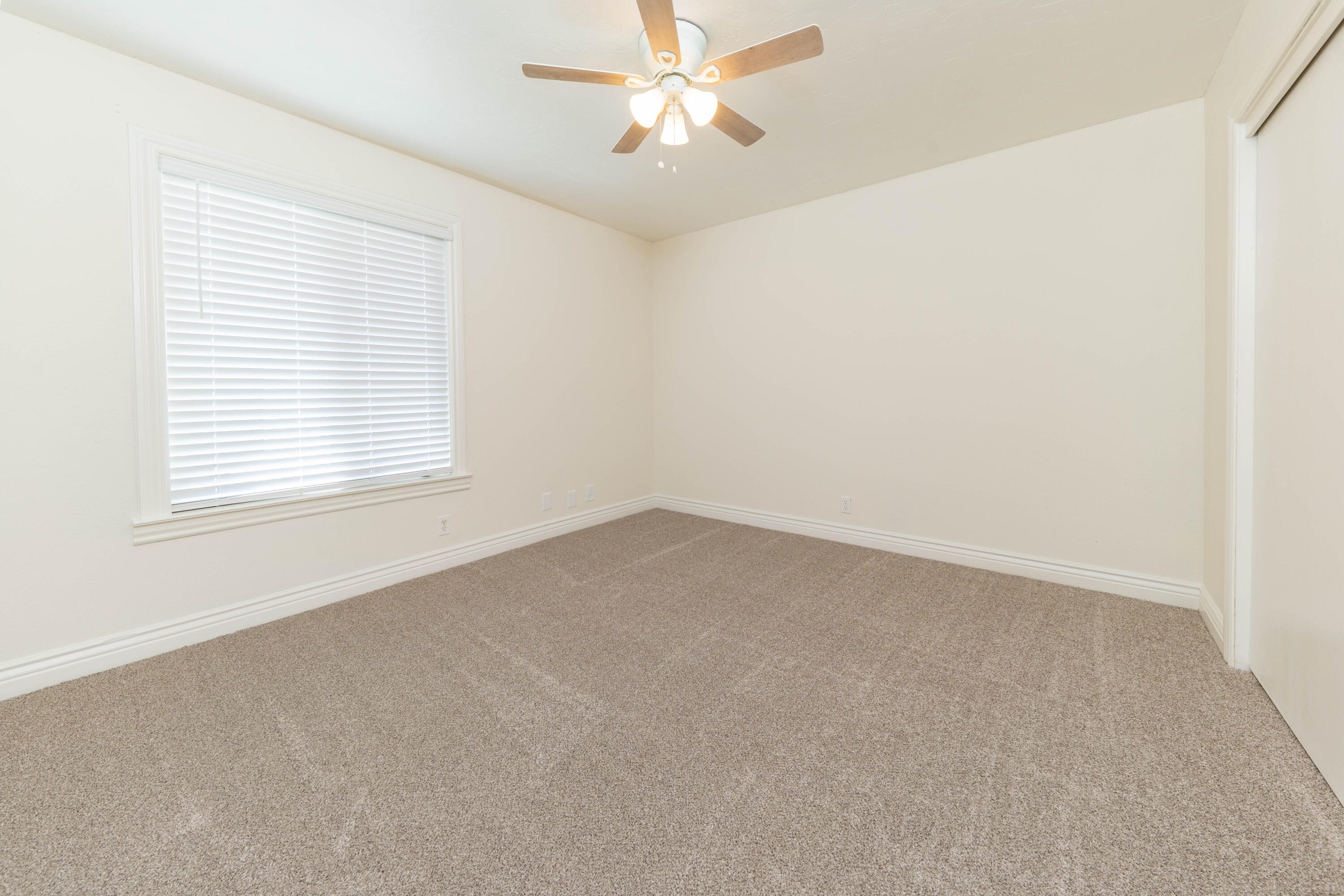 797 Elderwood Ln, Lemoore, CA 93245