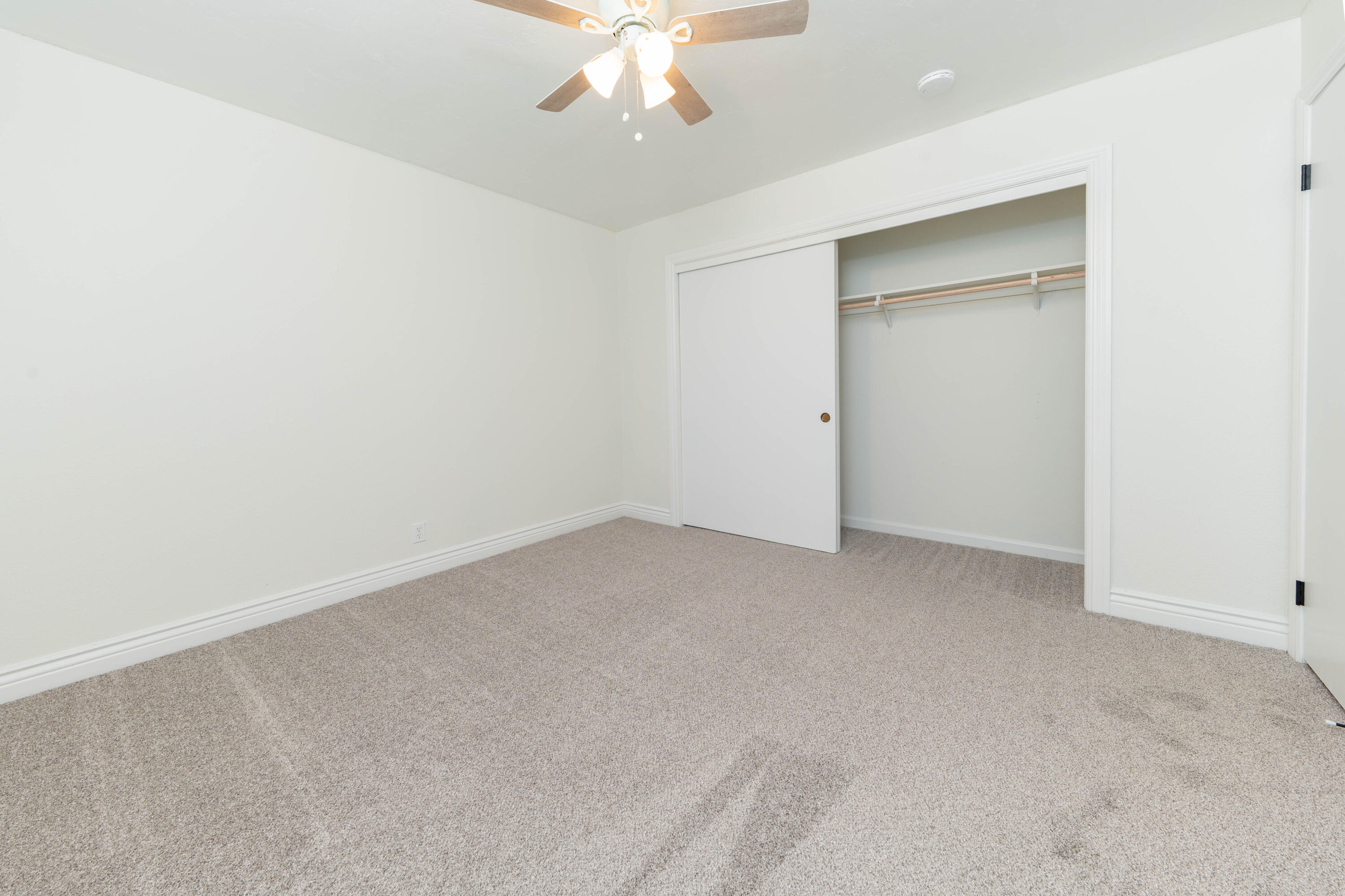 797 Elderwood Ln, Lemoore, CA 93245