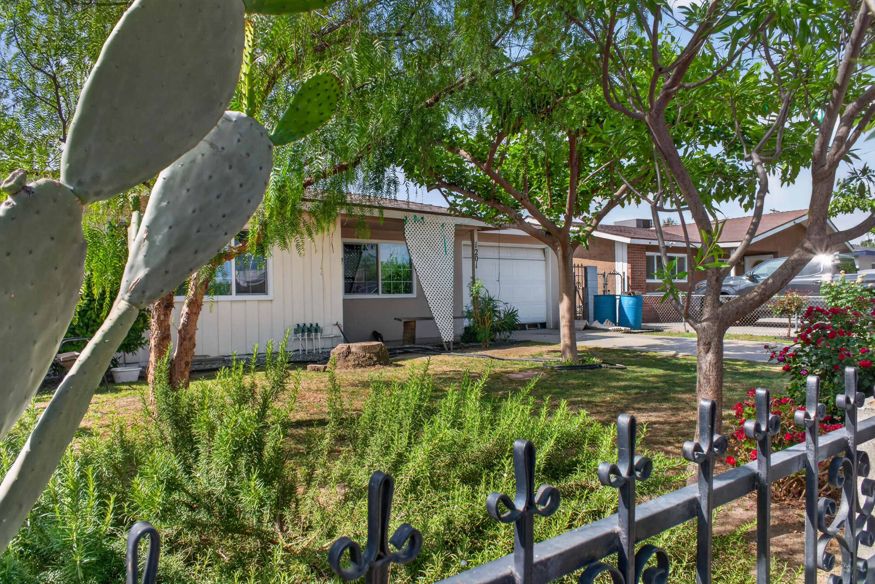 1201 13th St, Wasco, CA 93280