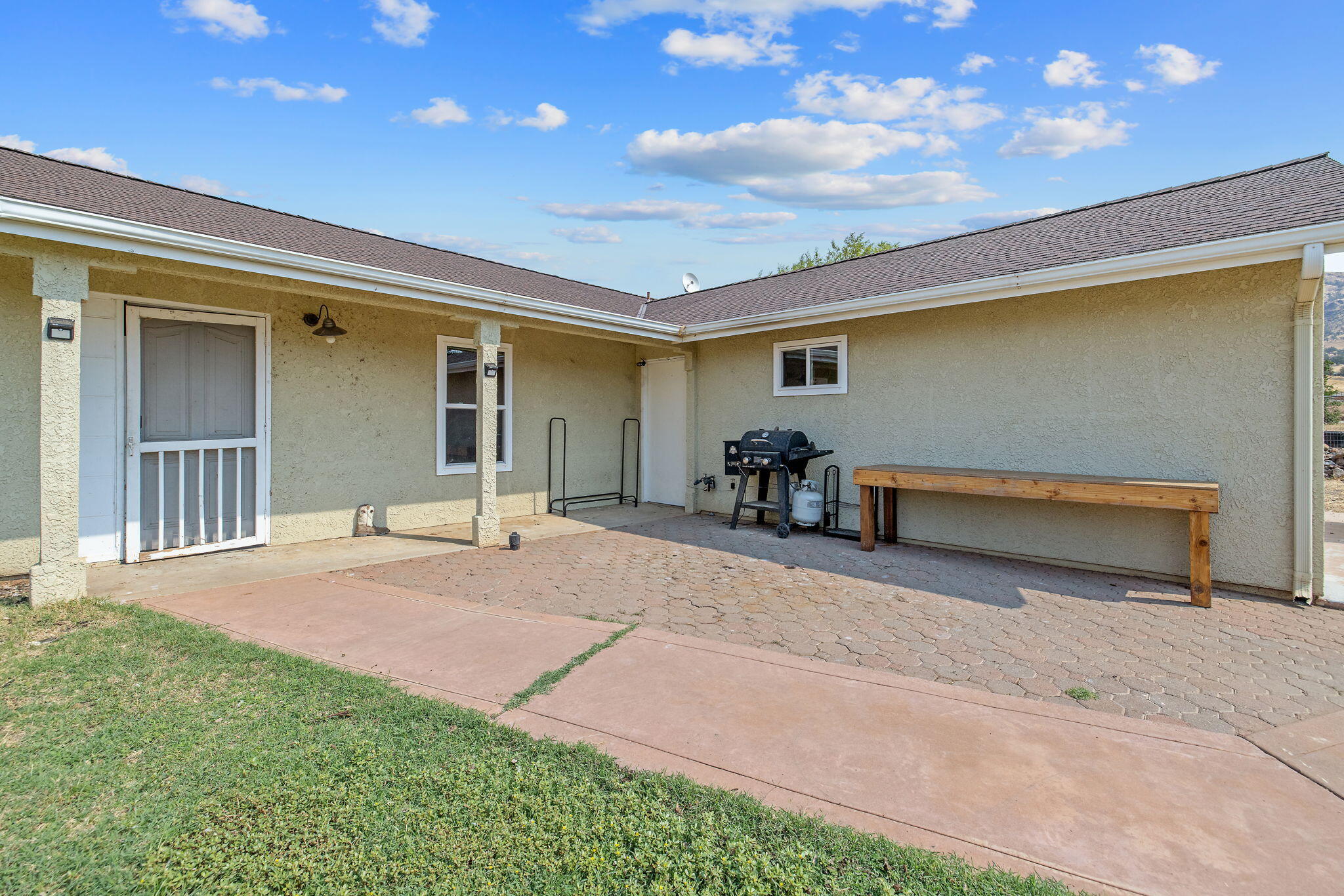 7272 Lupine Dr, Sanger, CA 93657