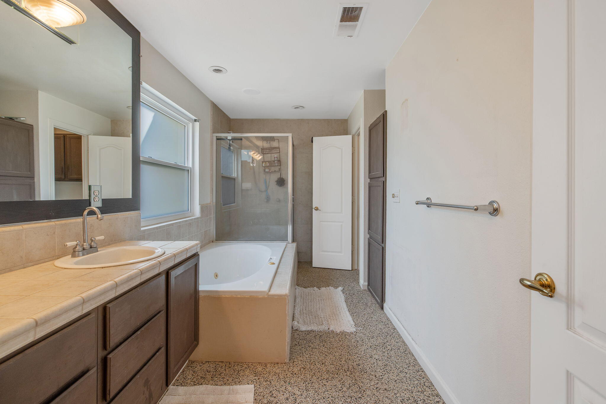 7272 Lupine Dr, Sanger, CA 93657