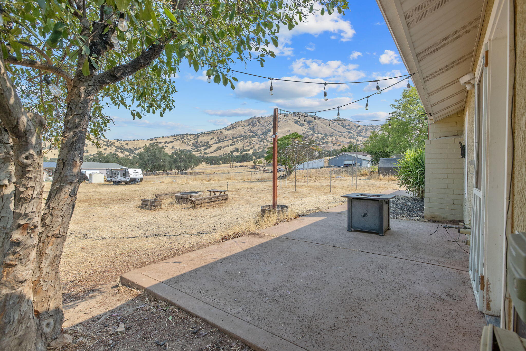 7272 Lupine Dr, Sanger, CA 93657