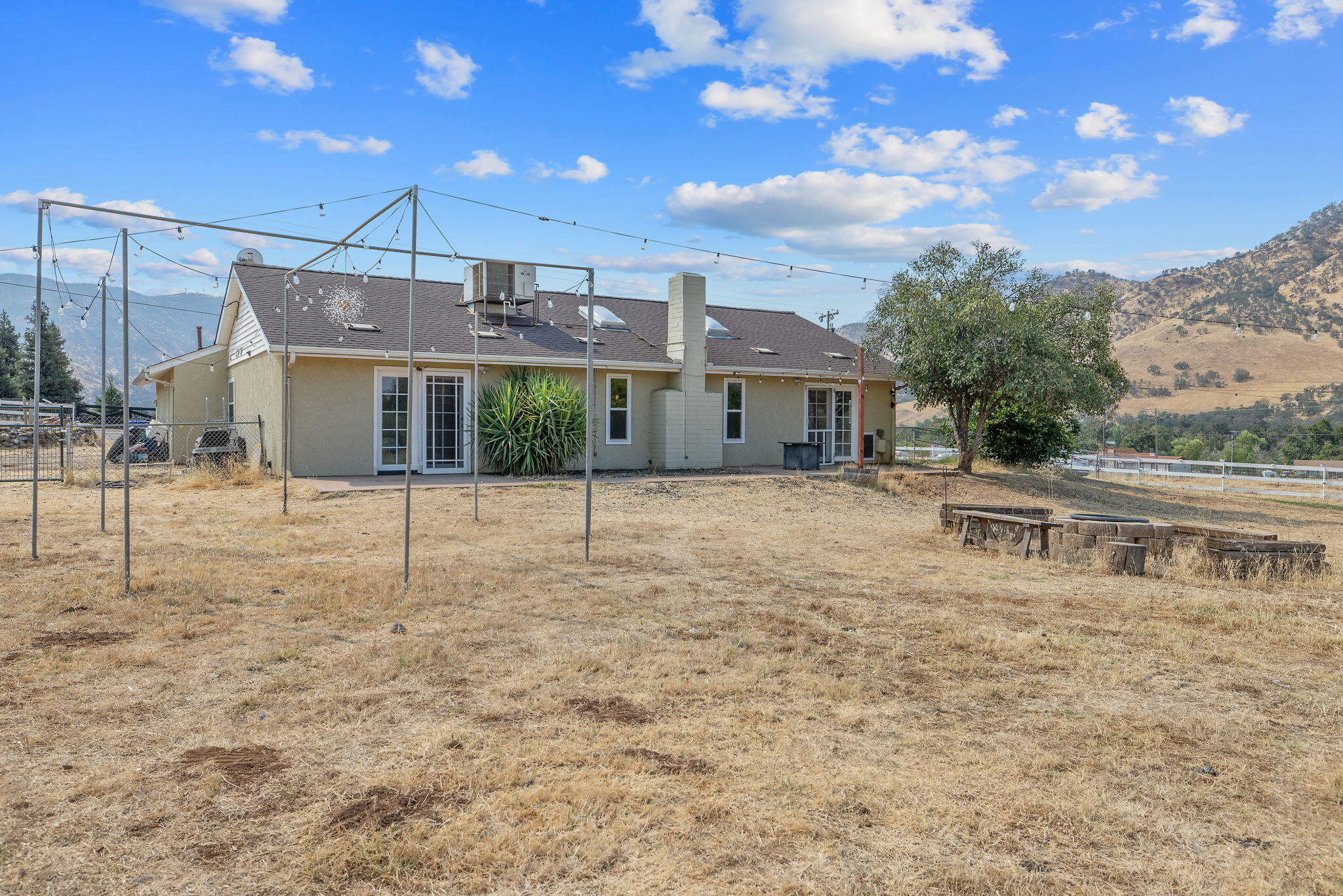 7272 Lupine Dr, Sanger, CA 93657