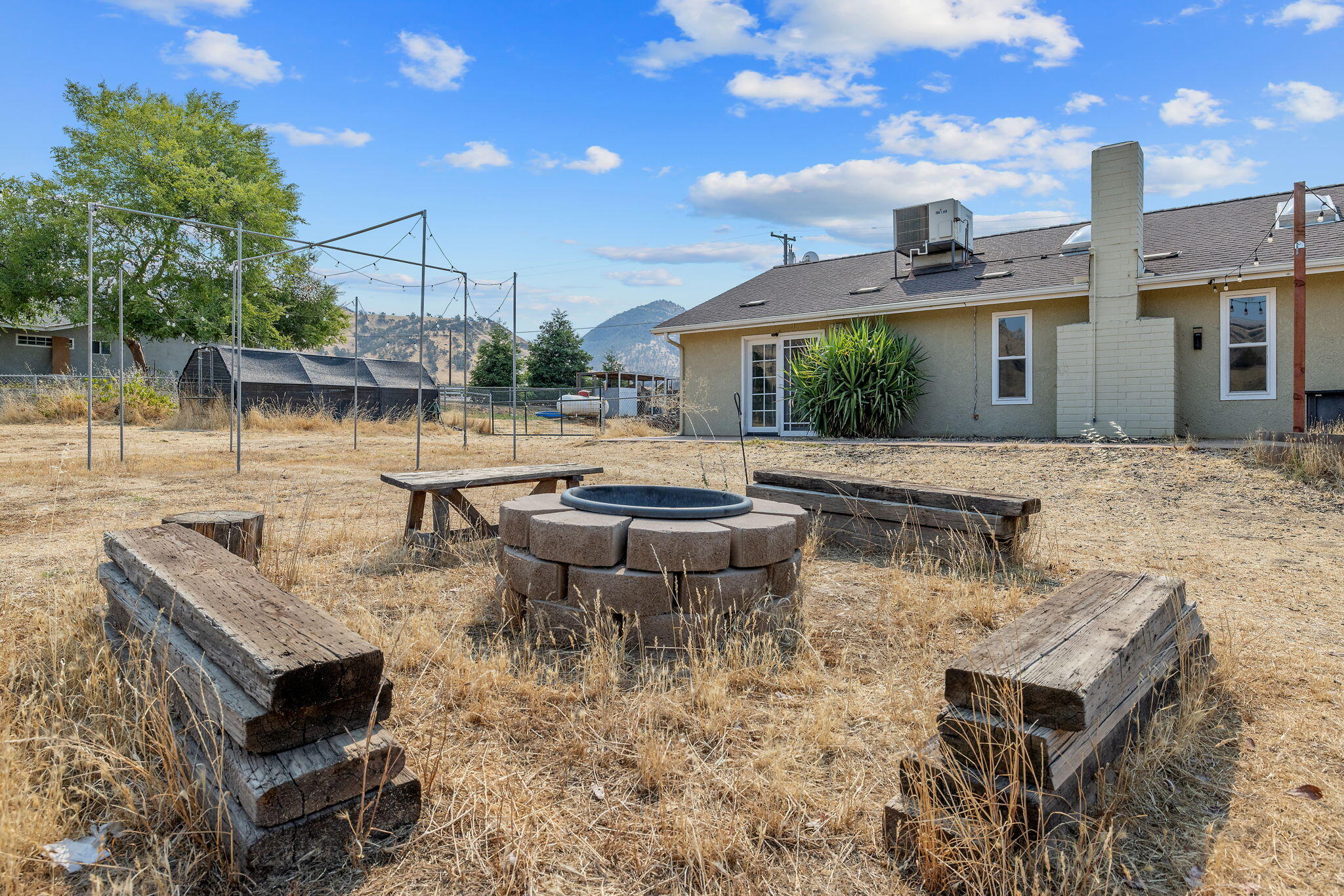 7272 Lupine Dr, Sanger, CA 93657