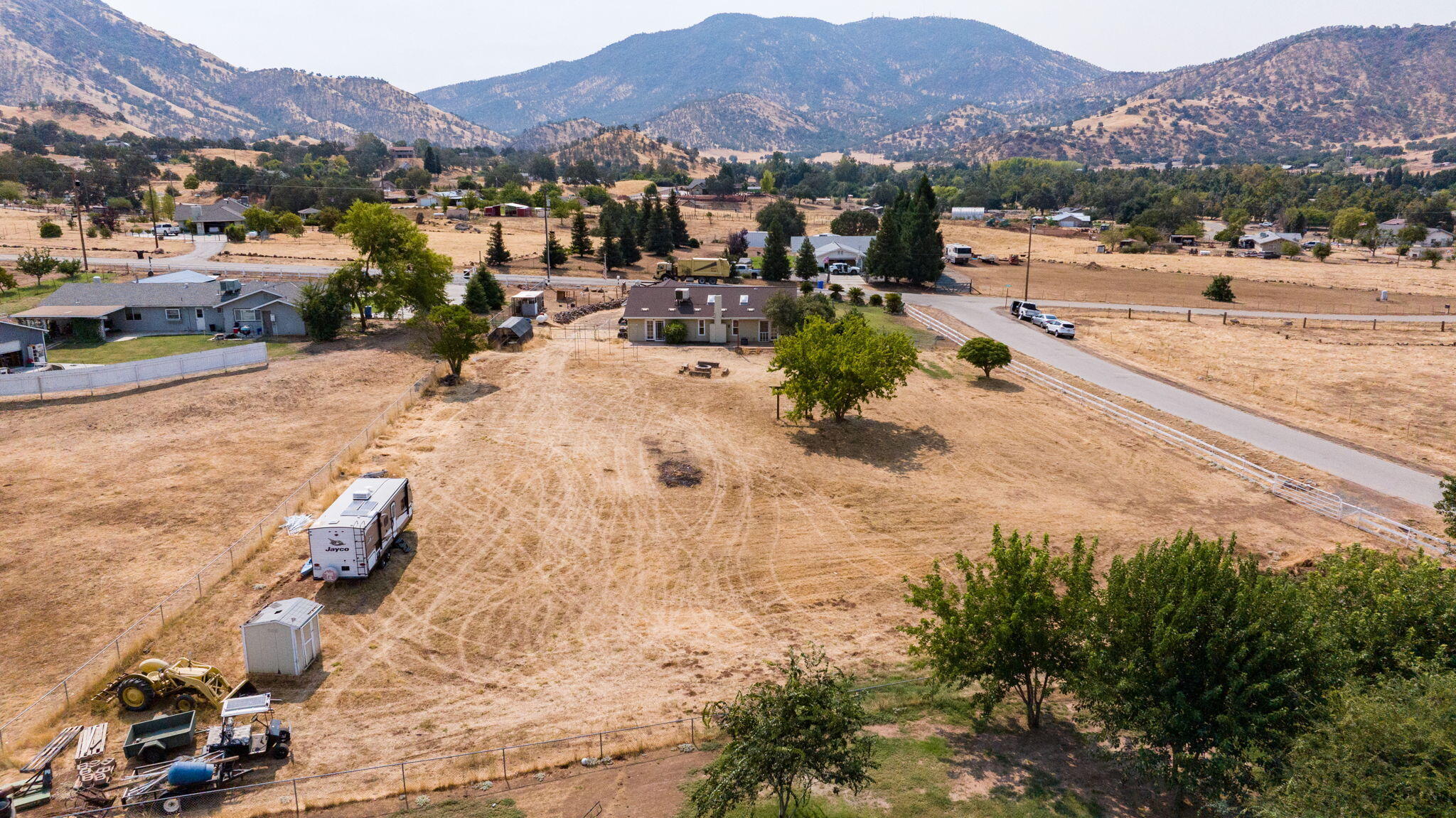 7272 Lupine Dr, Sanger, CA 93657