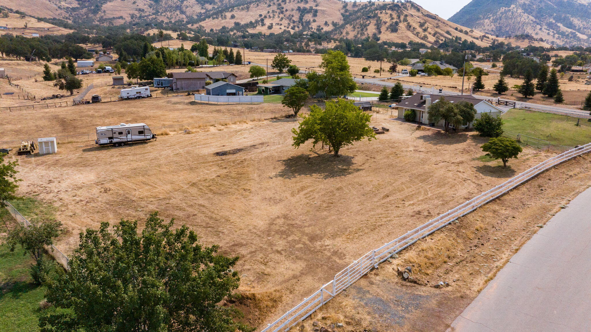 7272 Lupine Dr, Sanger, CA 93657