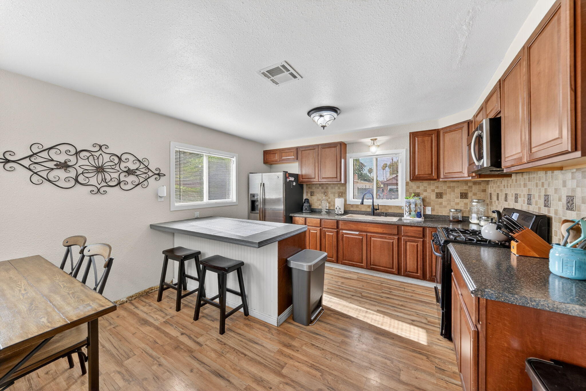 470 W Kanai Ave, Porterville, CA 93257