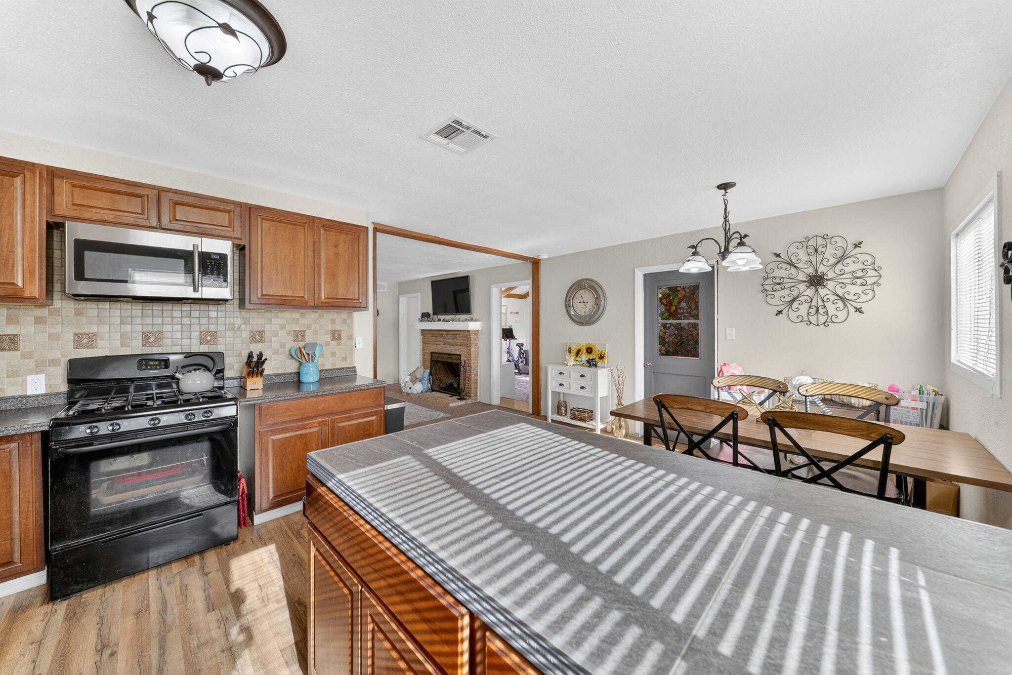 470 W Kanai Ave, Porterville, CA 93257