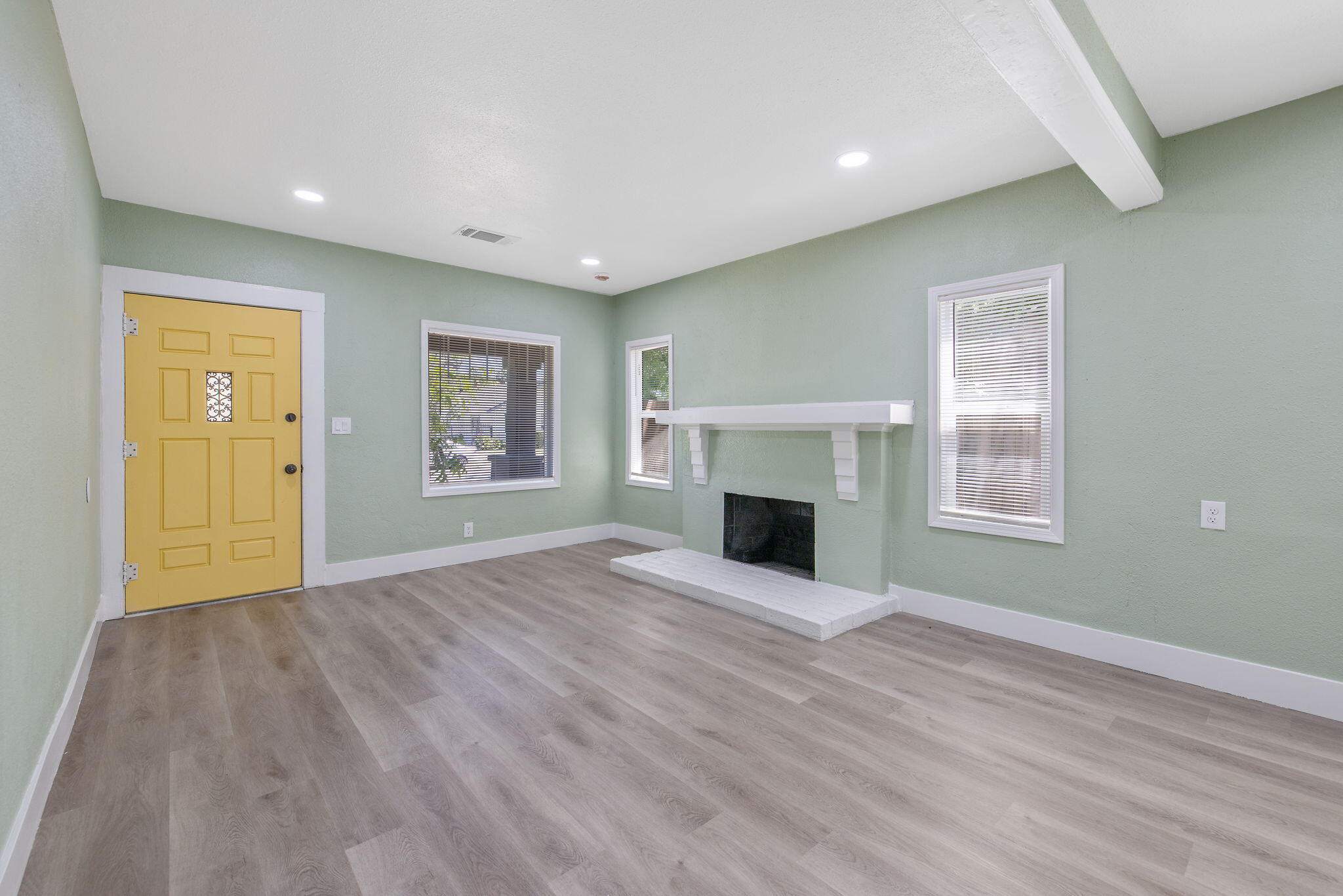 1247 N Ferger Ave, Fresno, CA 93728