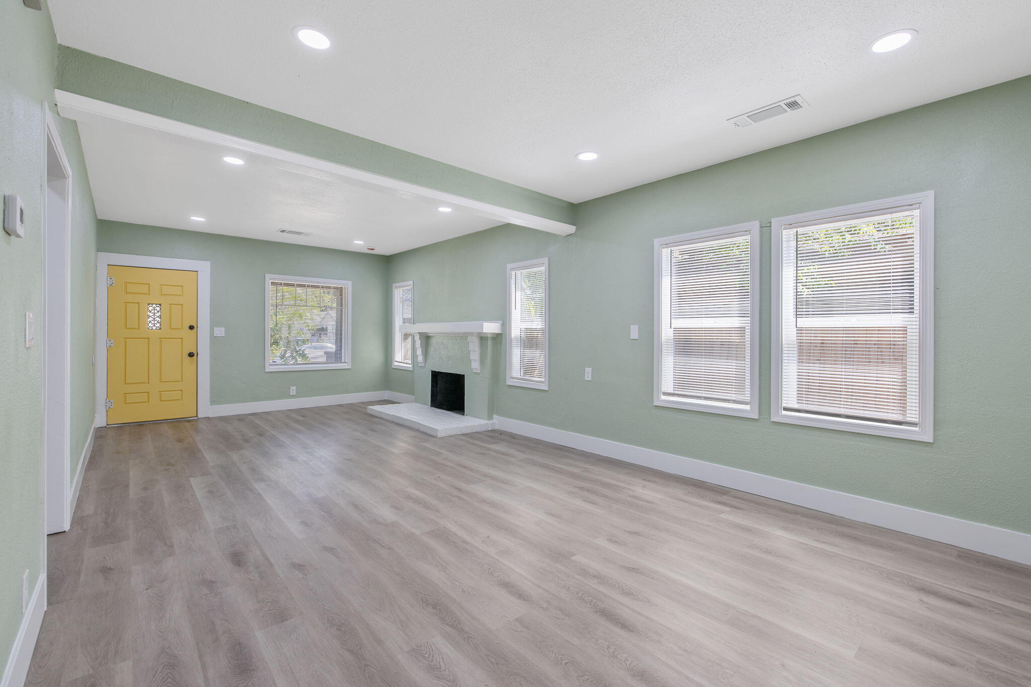 1247 N Ferger Ave, Fresno, CA 93728