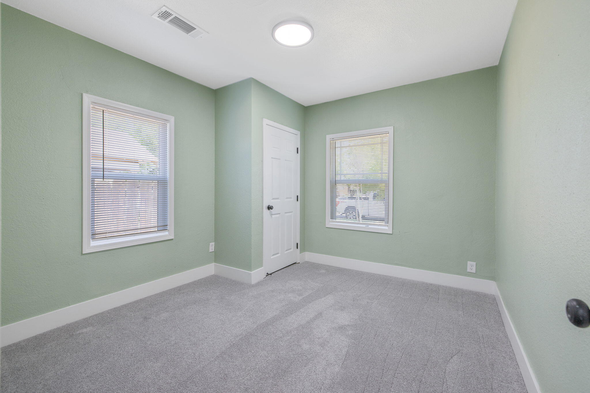 1247 N Ferger Ave, Fresno, CA 93728