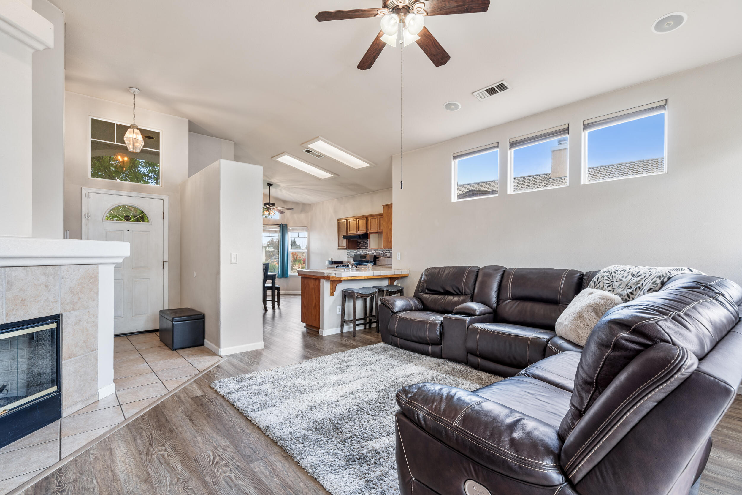 1607 N Sol Ct, Visalia, CA 93292