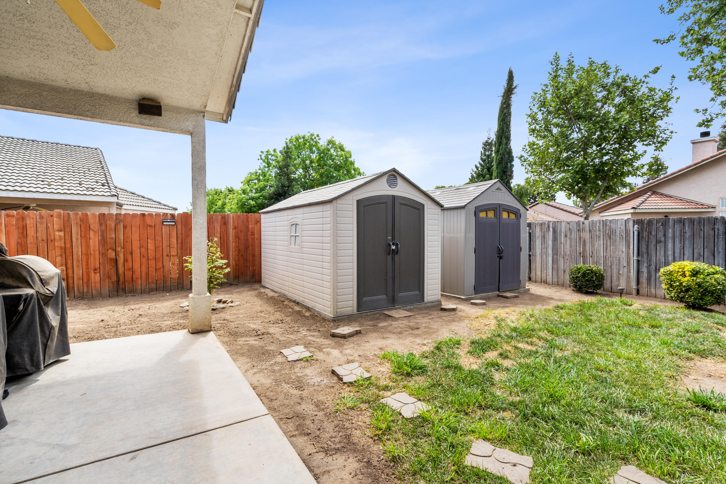 1607 N Sol Ct, Visalia, CA 93292