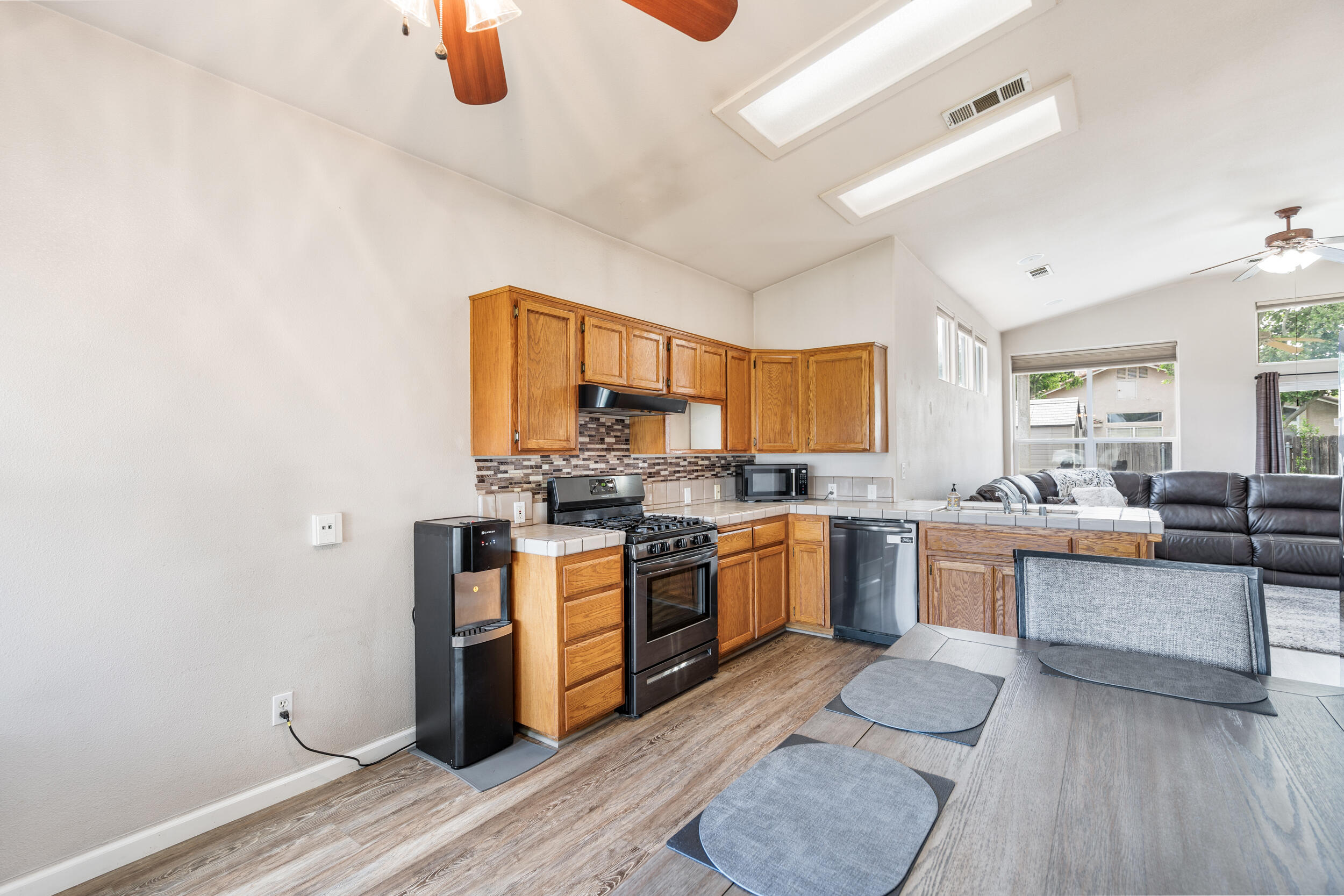 1607 N Sol Ct, Visalia, CA 93292