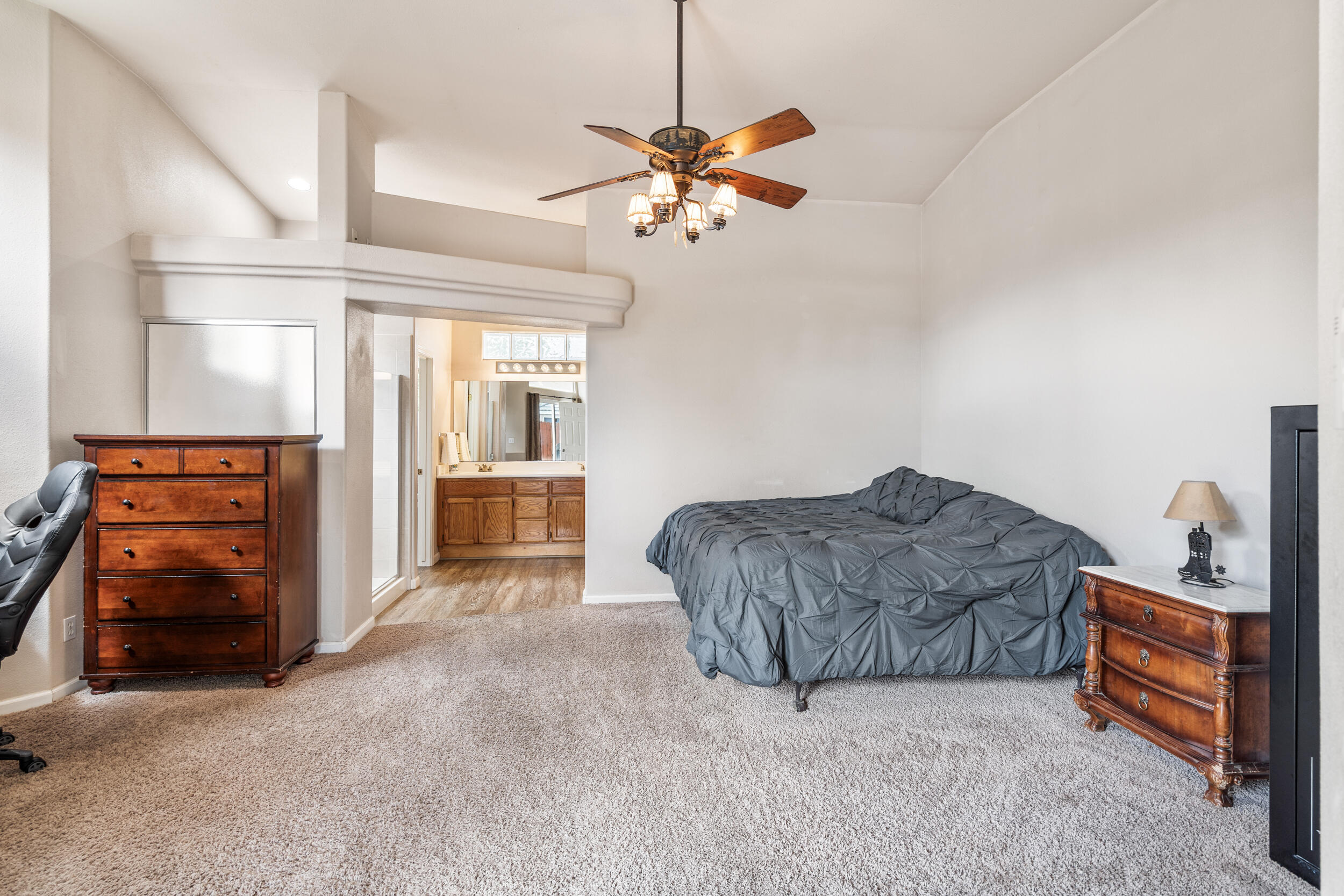 1607 N Sol Ct, Visalia, CA 93292