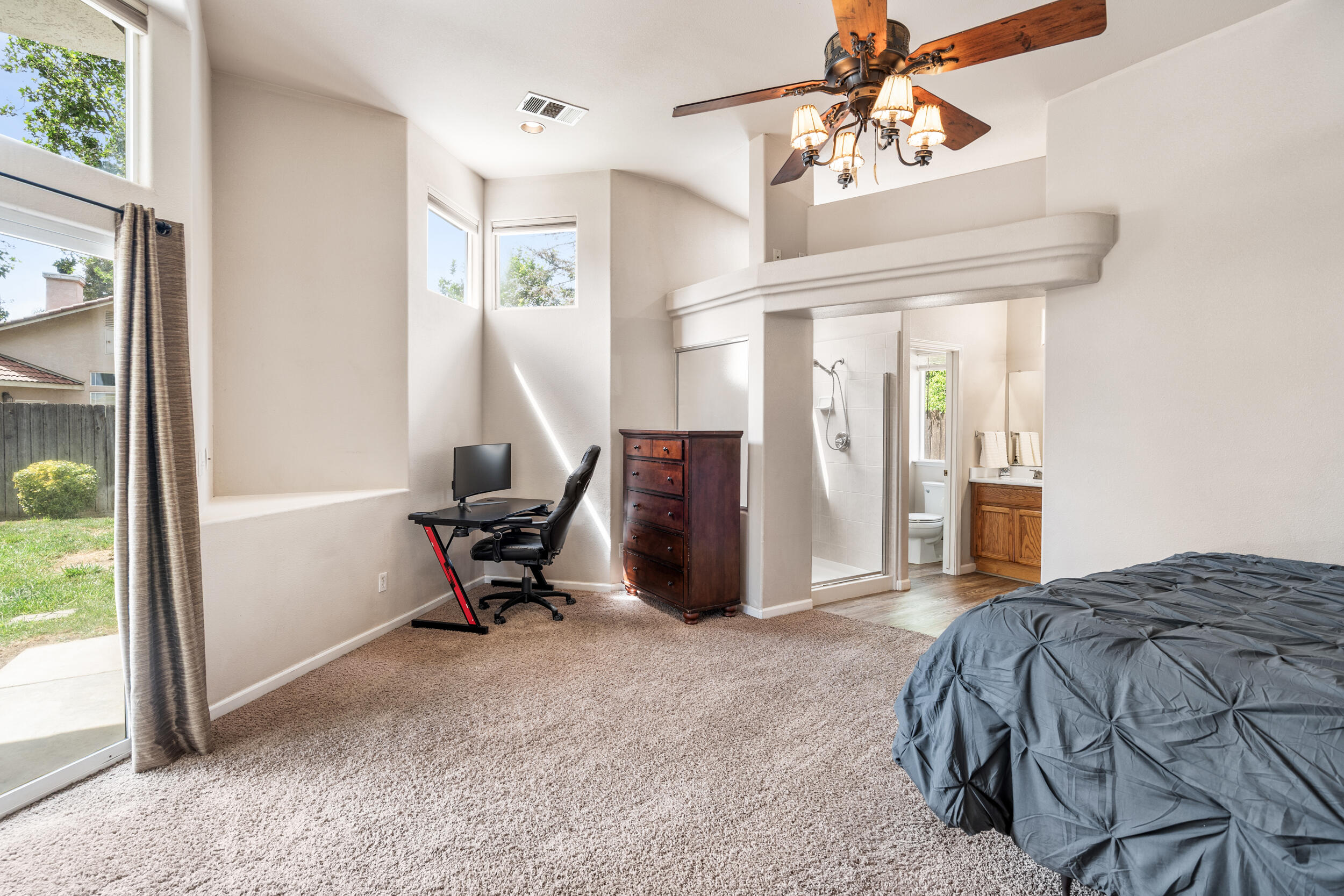 1607 N Sol Ct, Visalia, CA 93292