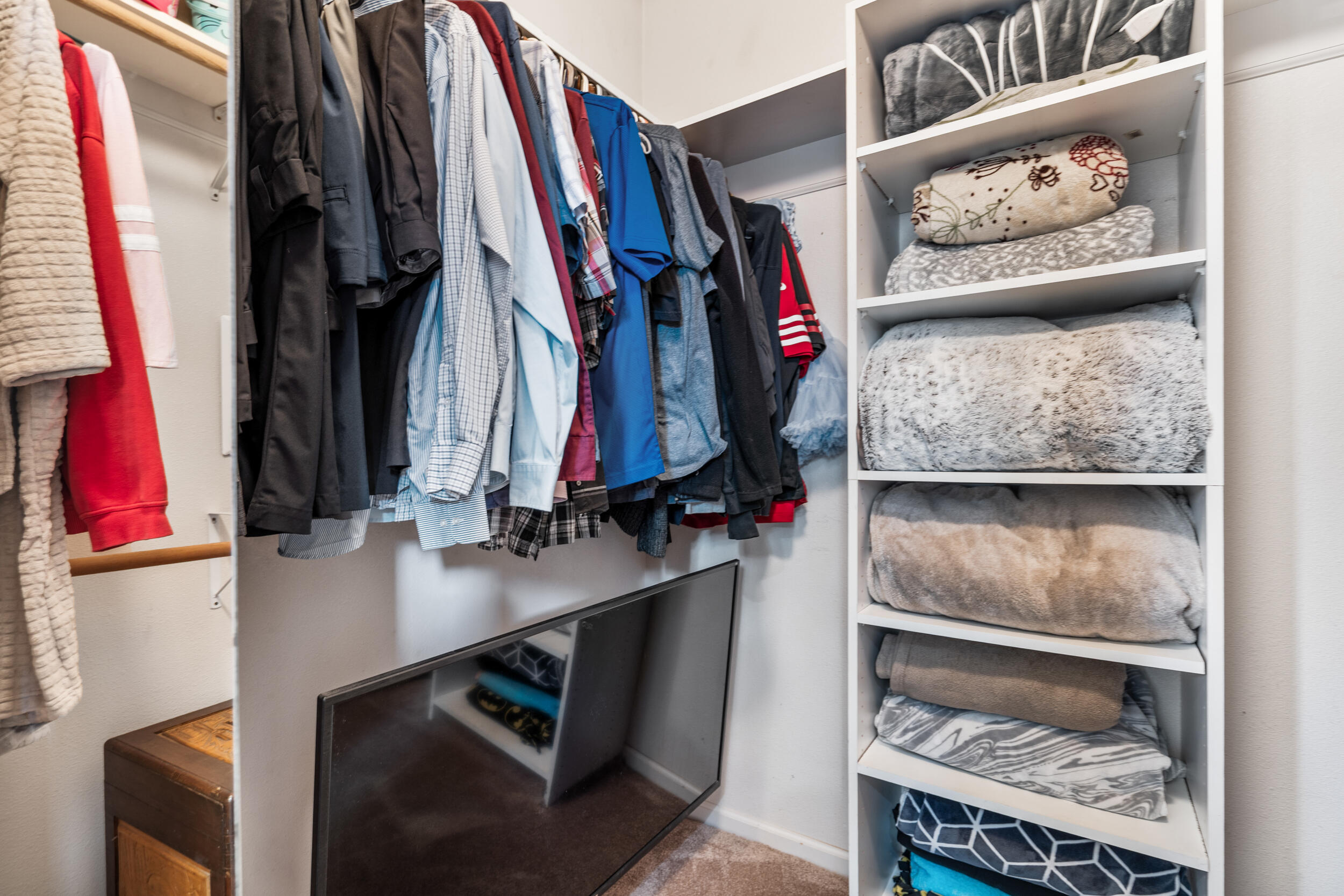 1607 N Sol Ct, Visalia, CA 93292