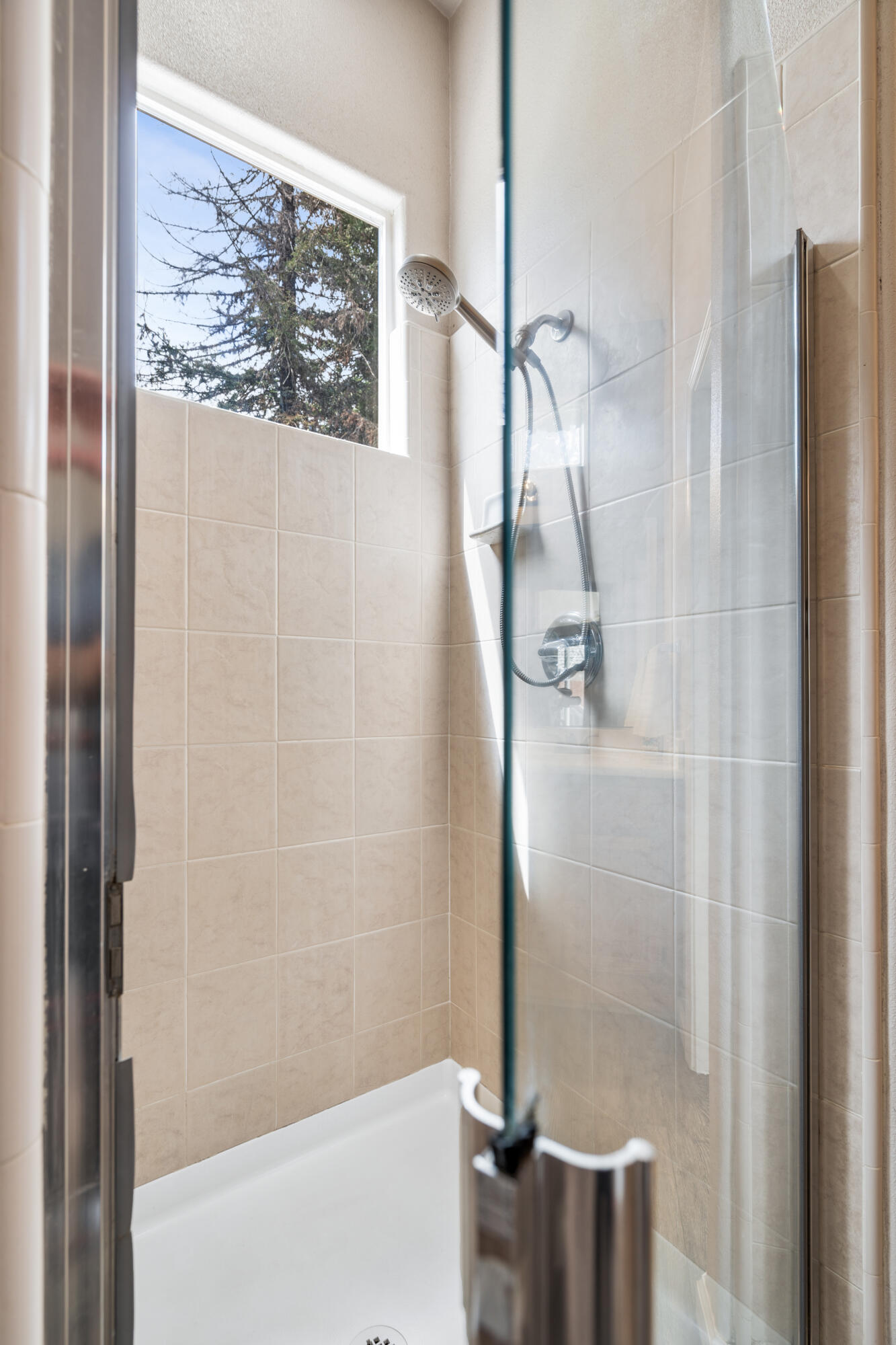 1607 N Sol Ct, Visalia, CA 93292