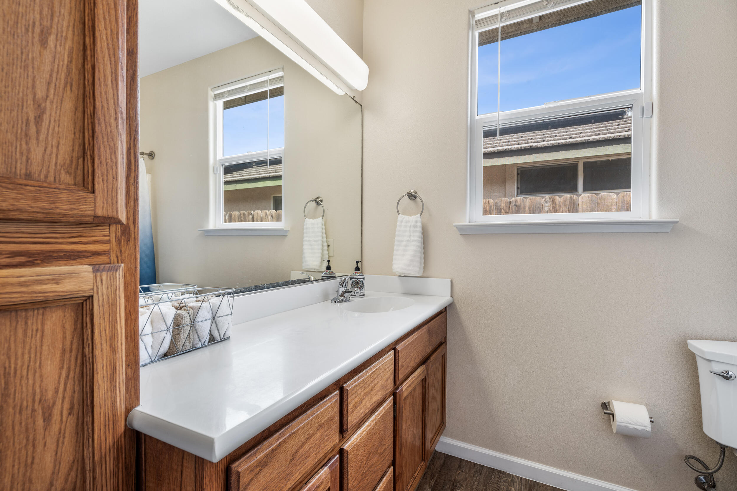 1607 N Sol Ct, Visalia, CA 93292