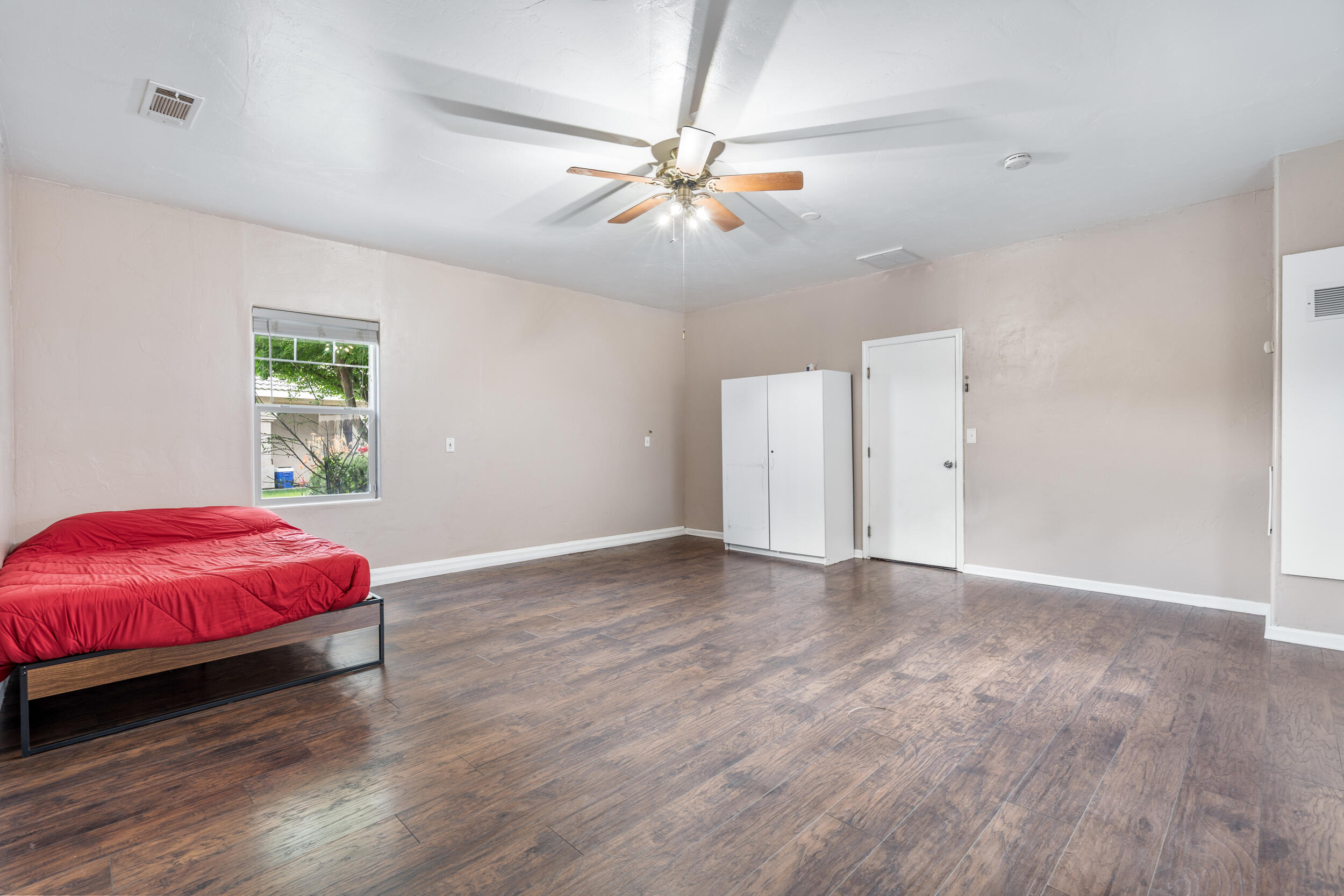 1607 N Sol Ct, Visalia, CA 93292