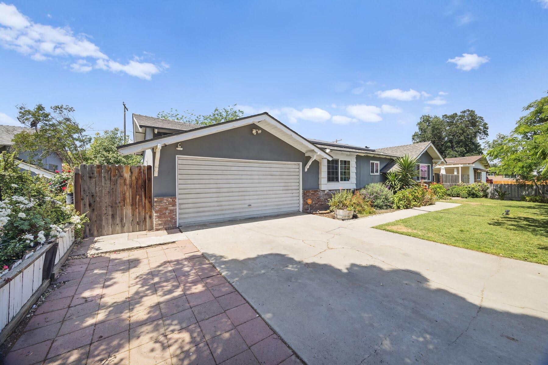 587 N West, Tulare, CA 93274