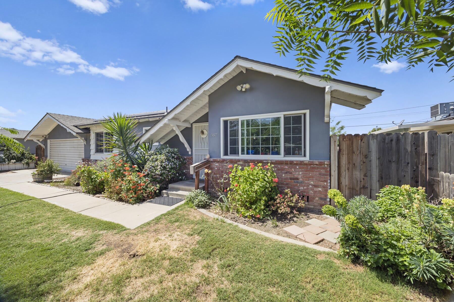 587 N West, Tulare, CA 93274