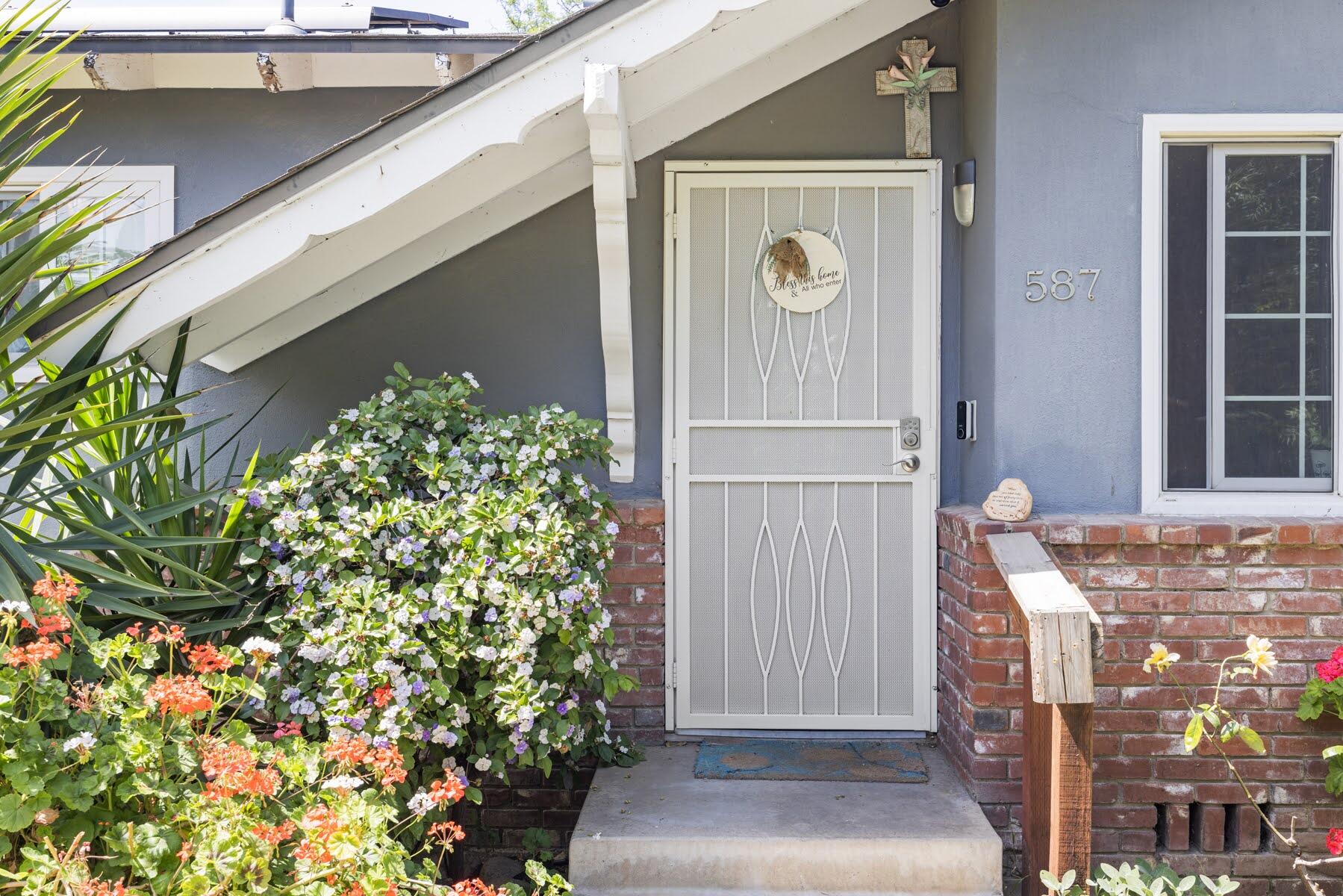 587 N West, Tulare, CA 93274