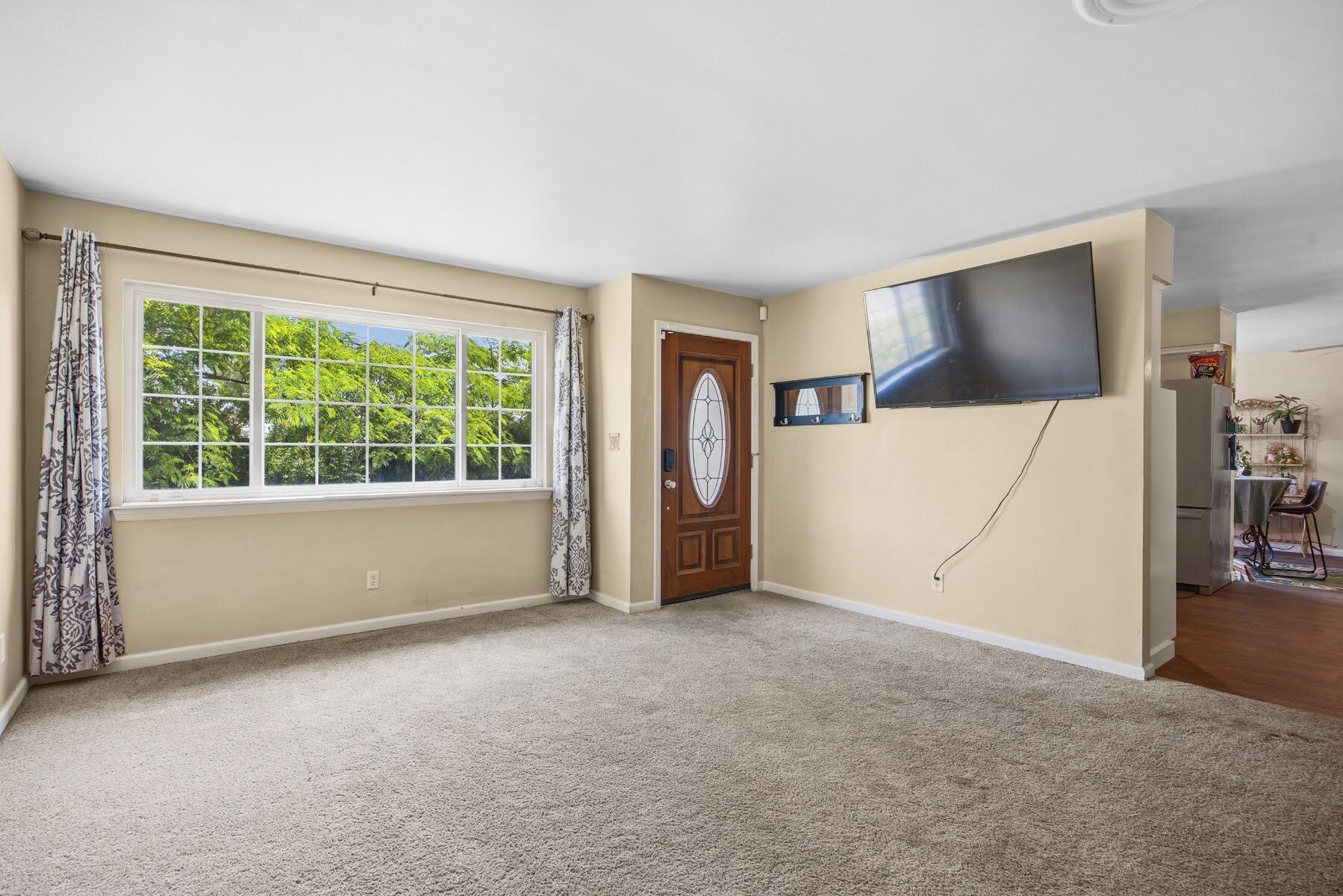 587 N West, Tulare, CA 93274