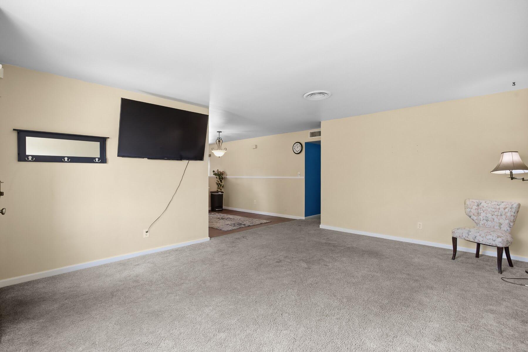 587 N West, Tulare, CA 93274