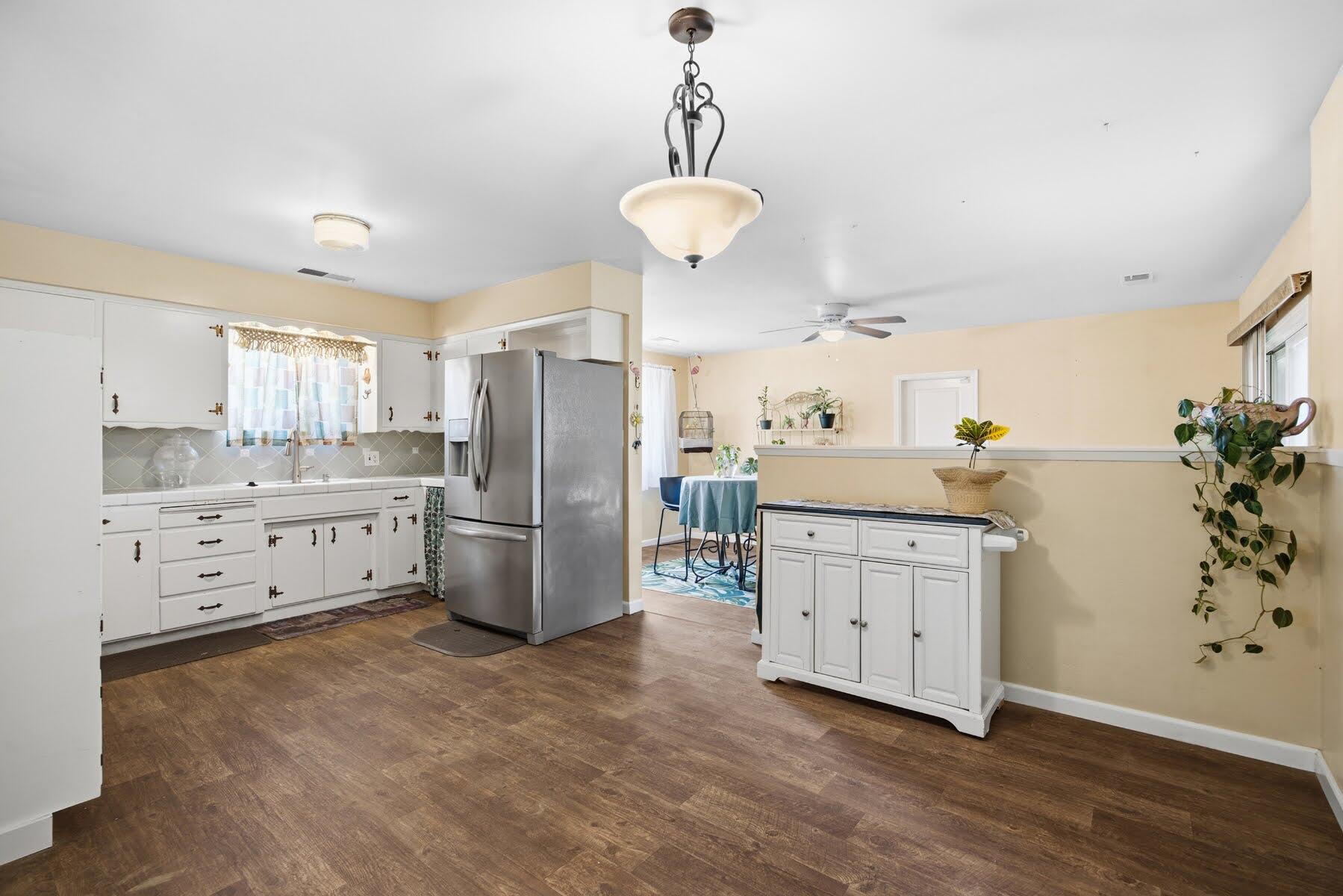 587 N West, Tulare, CA 93274