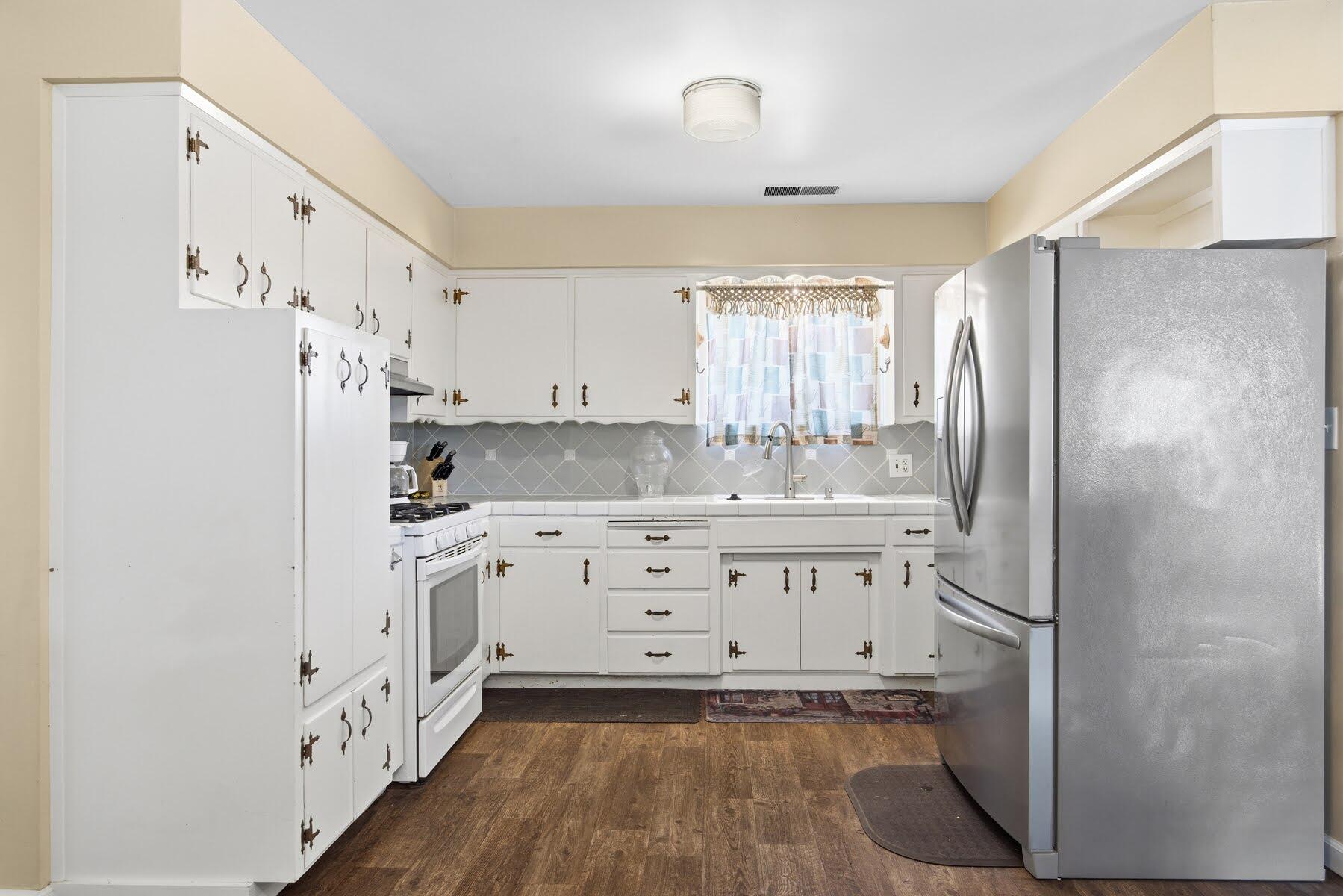 587 N West, Tulare, CA 93274