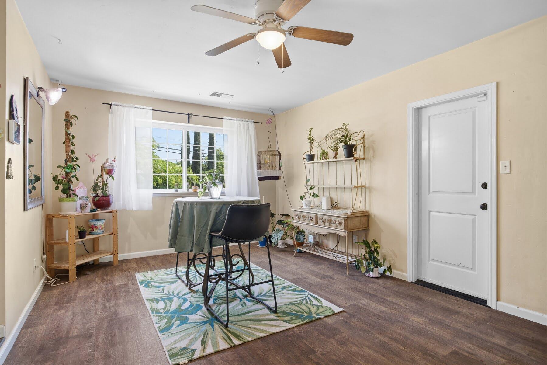 587 N West, Tulare, CA 93274