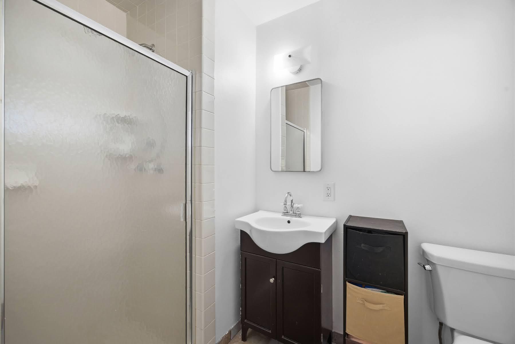 587 N West, Tulare, CA 93274