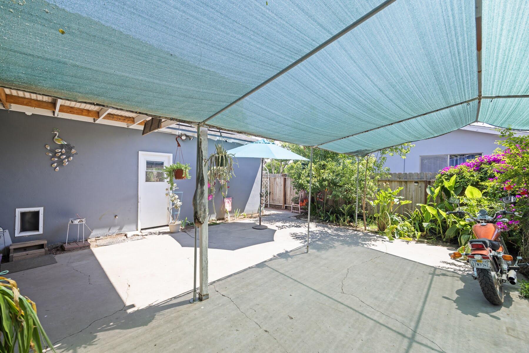 587 N West, Tulare, CA 93274