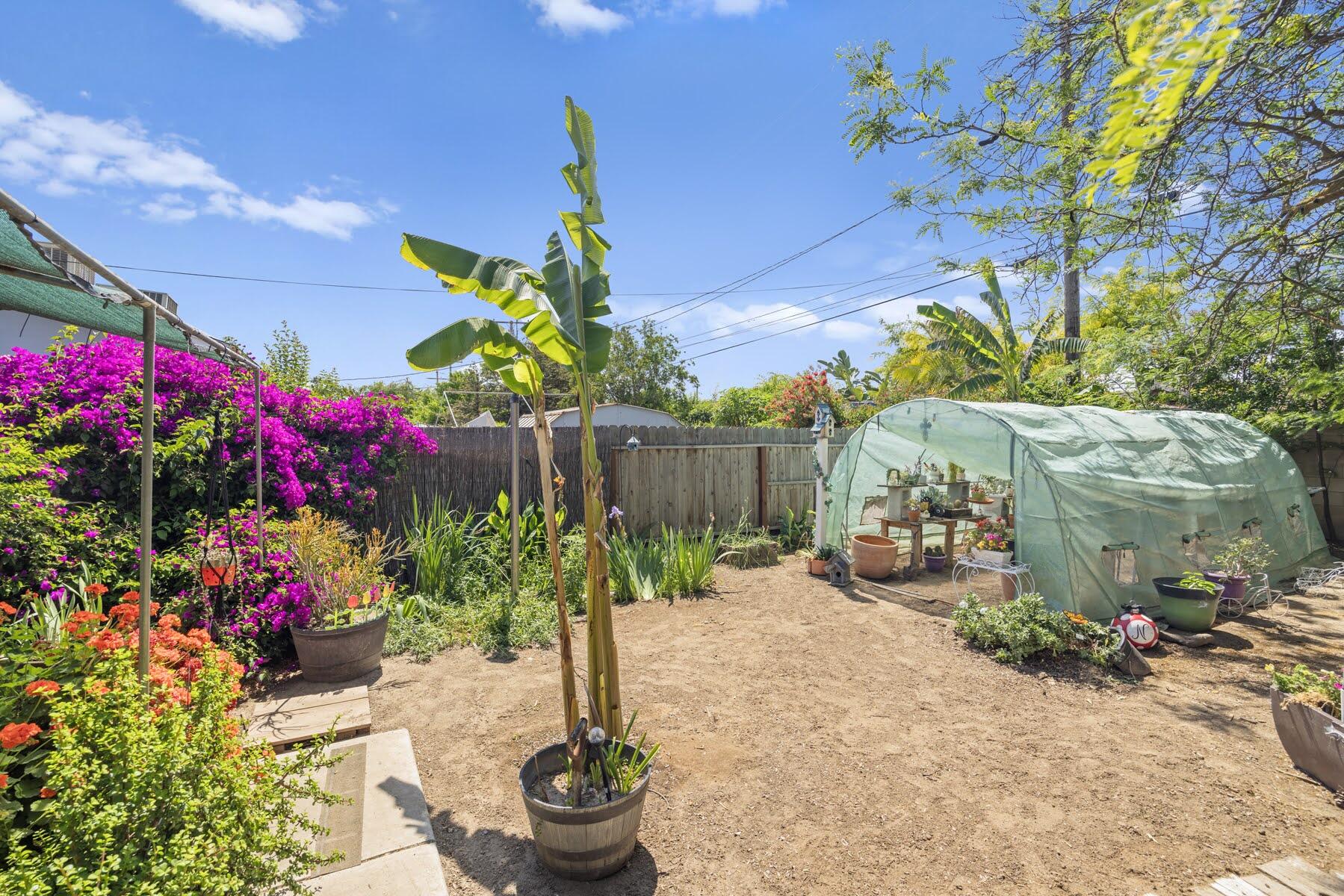 587 N West, Tulare, CA 93274