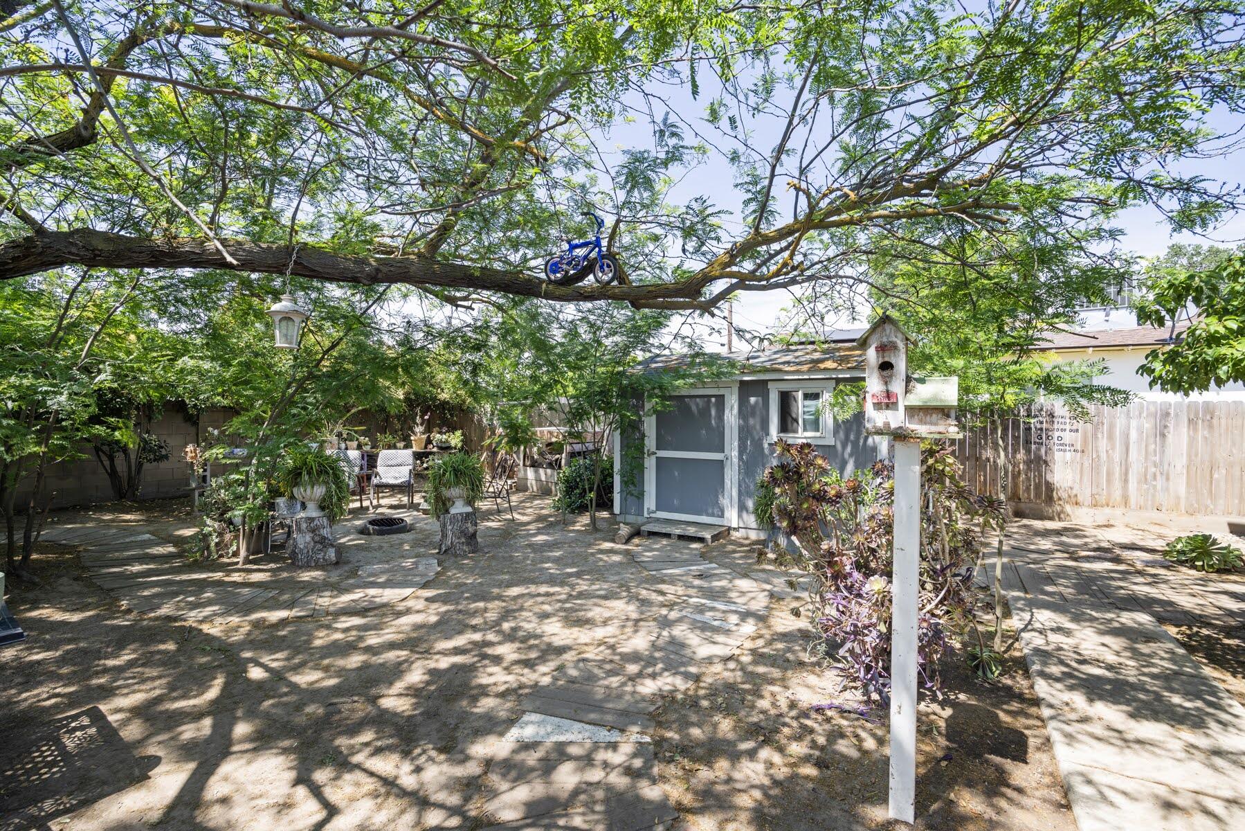 587 N West, Tulare, CA 93274