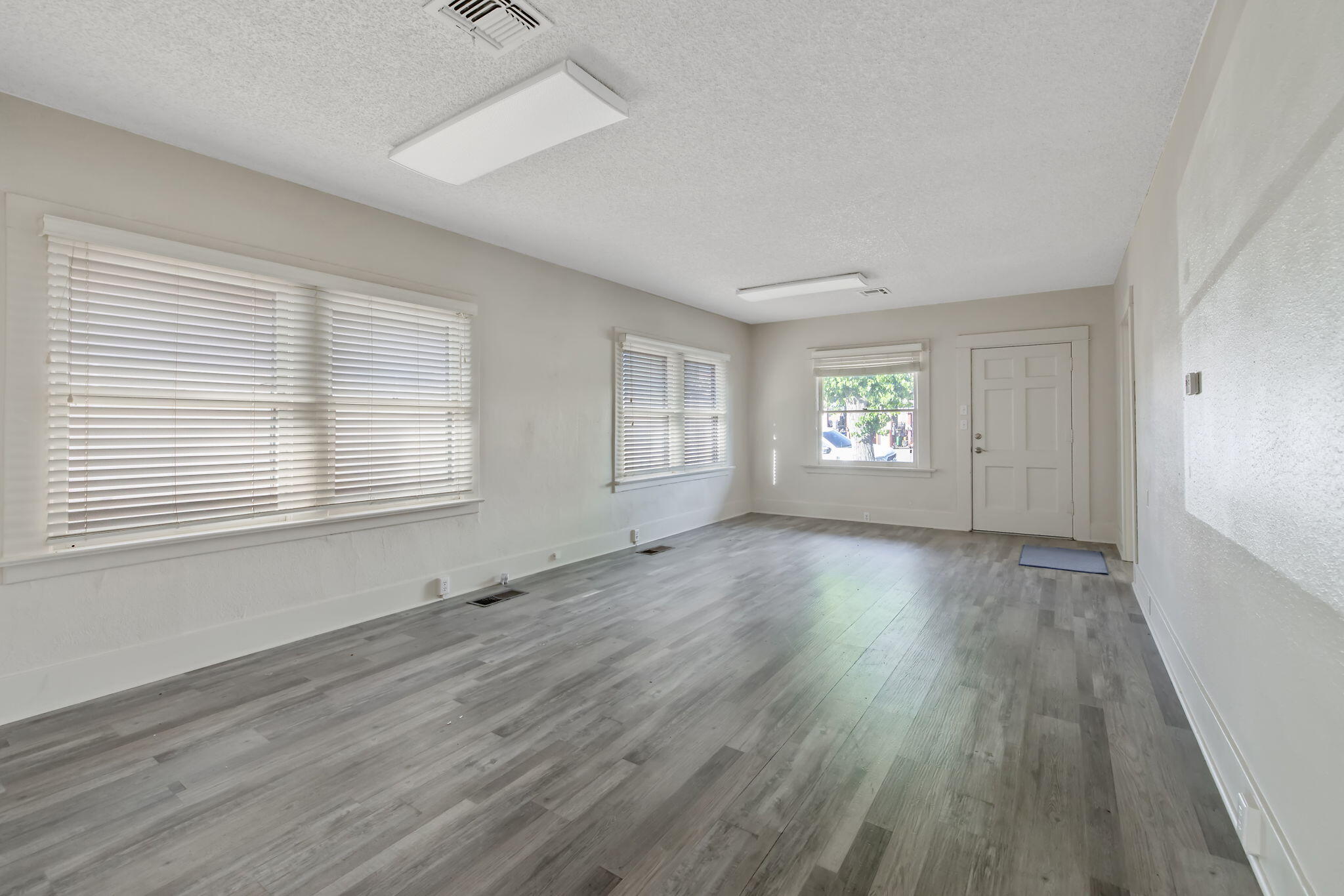 231 S F St, Exeter, CA 93221