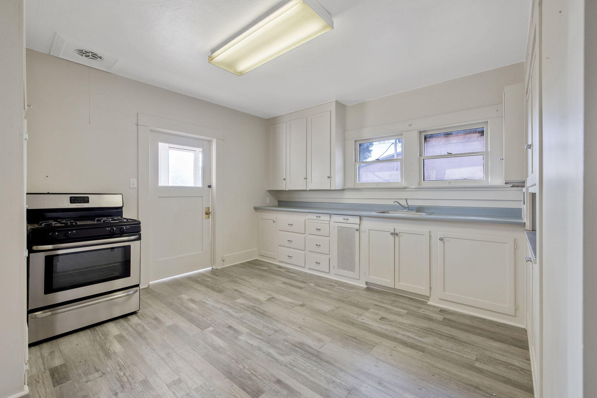 231 S F St, Exeter, CA 93221