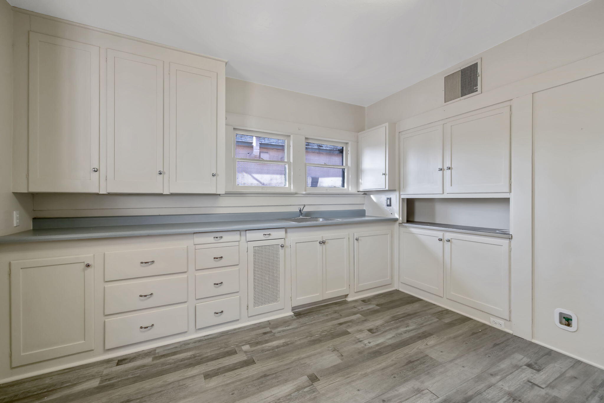 231 S F St, Exeter, CA 93221