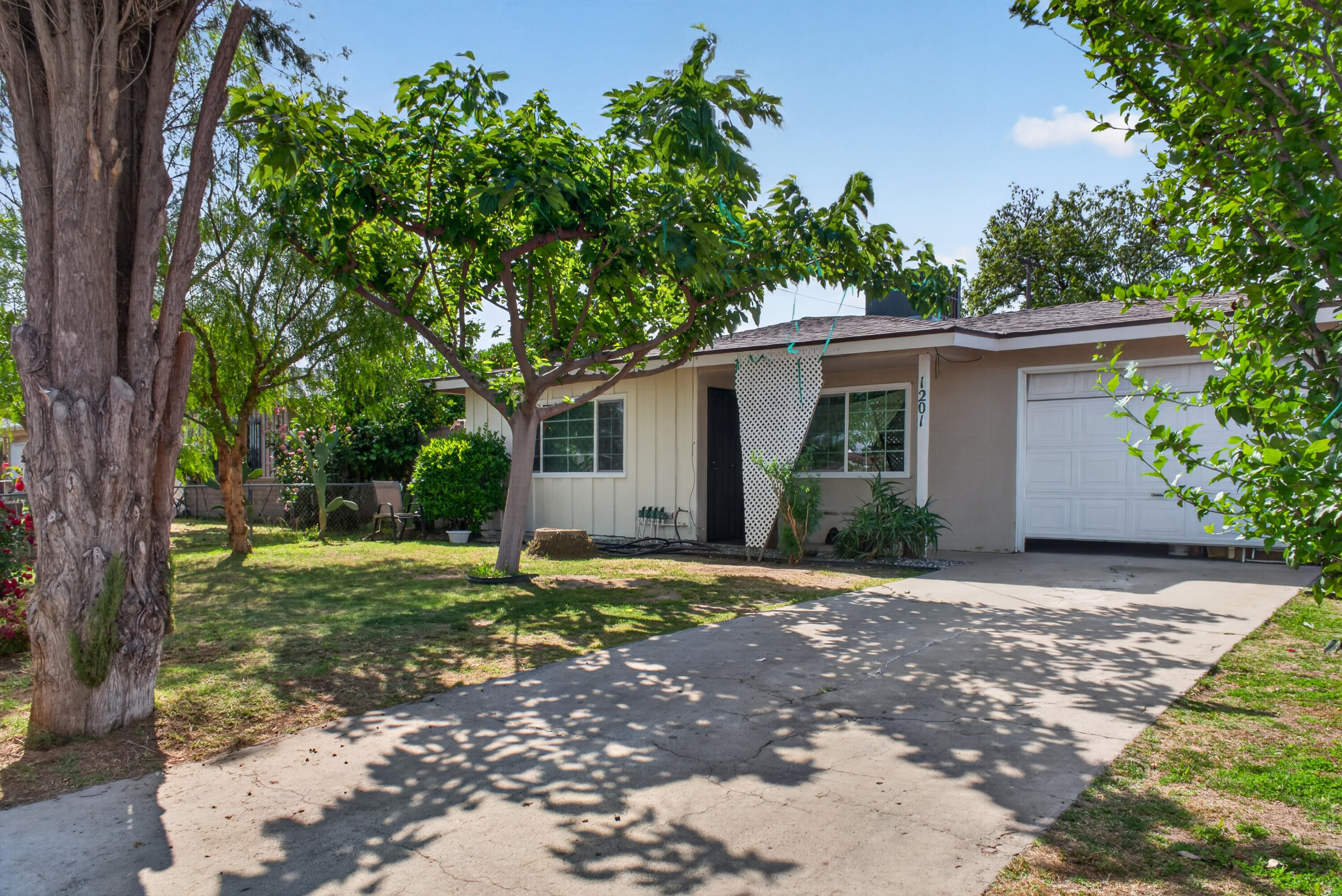 1201 13th St, Wasco, CA 93280
