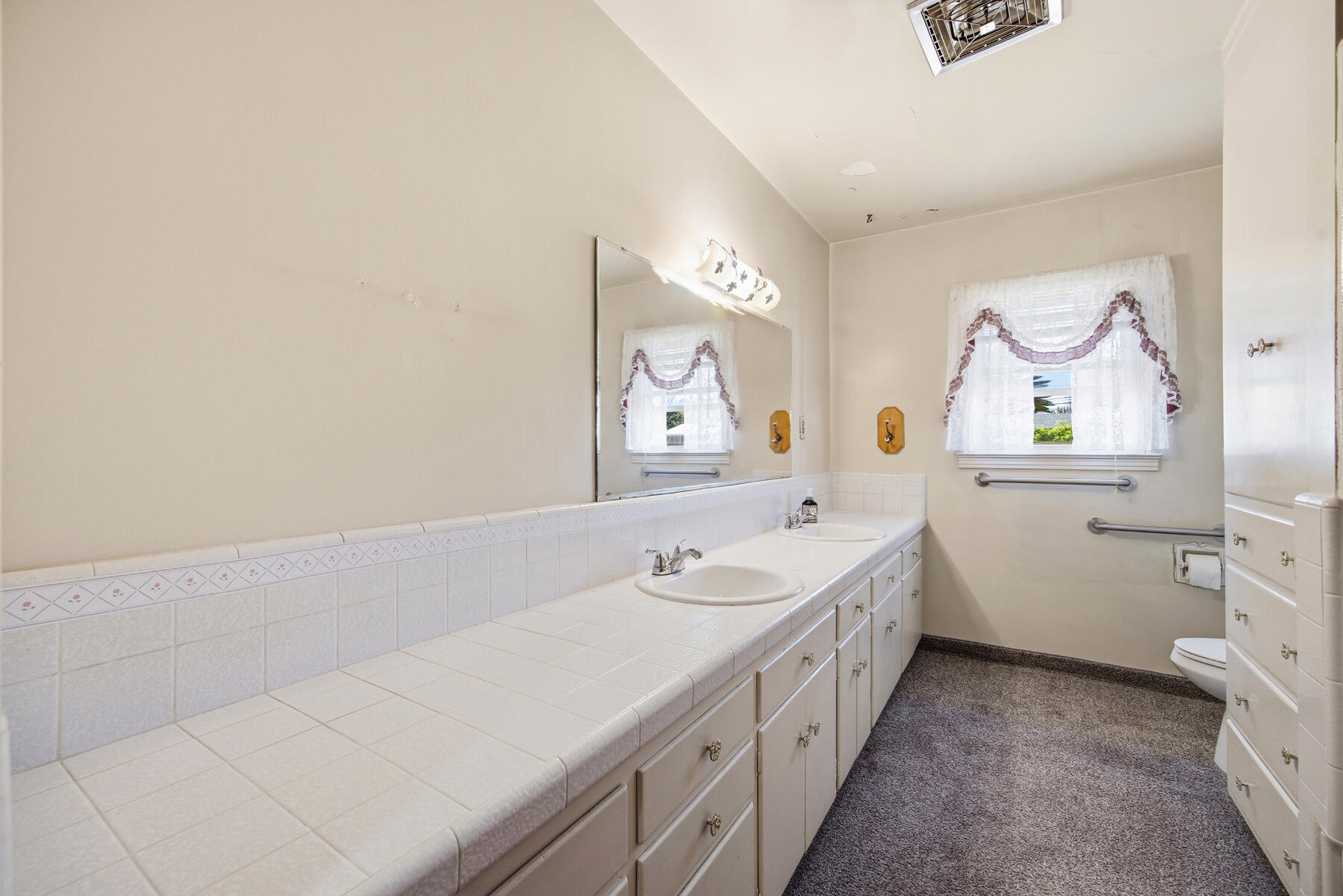 2080 Mckinley Ave, Hanford, CA 93230